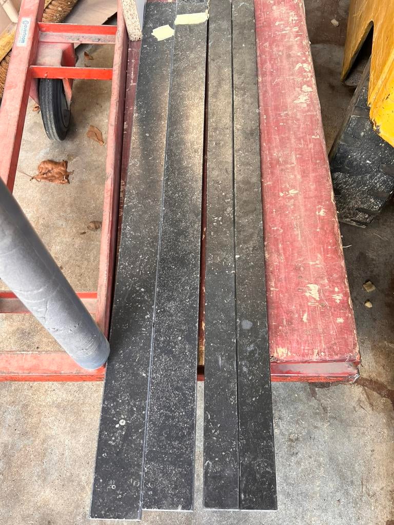 4x dorpel gezoet belgisch hardsteen 103 lang 5 en 7 cm breed, Ophalen, Zo goed als nieuw, 50 tot 150 cm