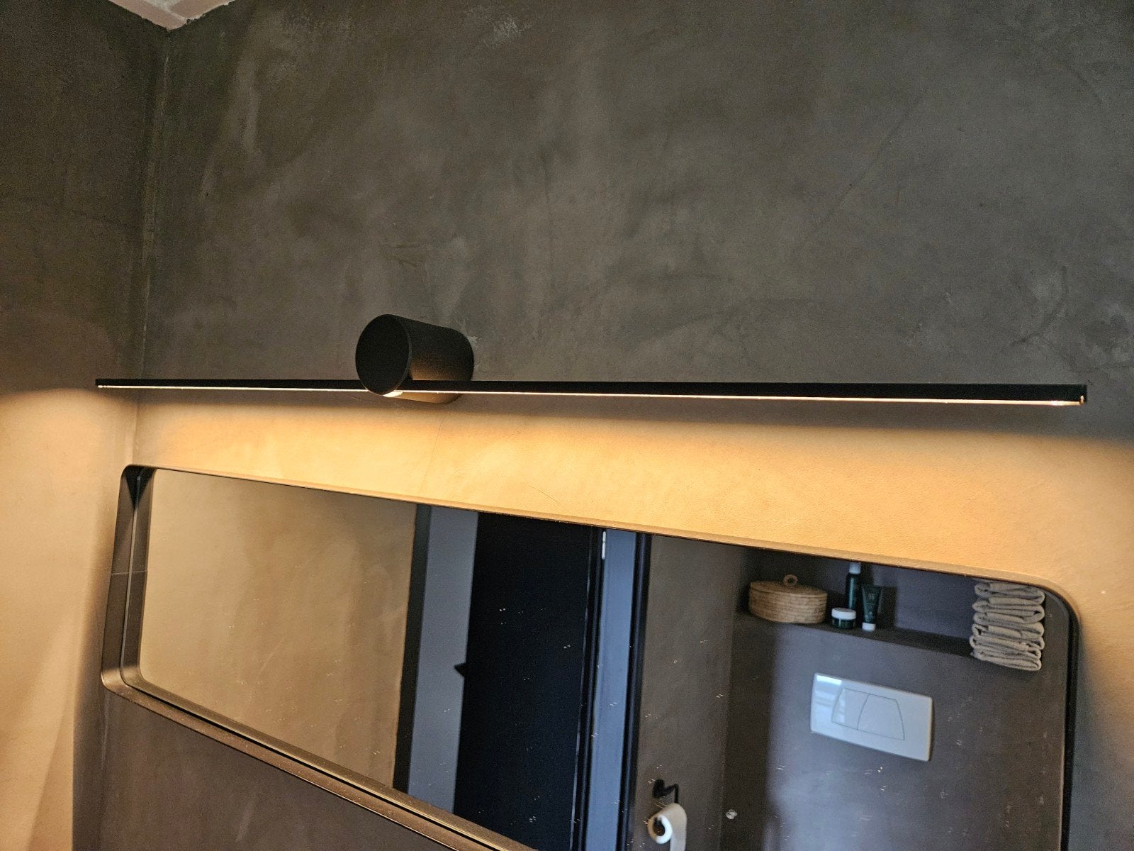 Moderne wandlamp Fonq - 90 cm breed, zo goed als nieuw, LED, Zwart, Ophalen of Verzenden, Zo goed als nieuw
