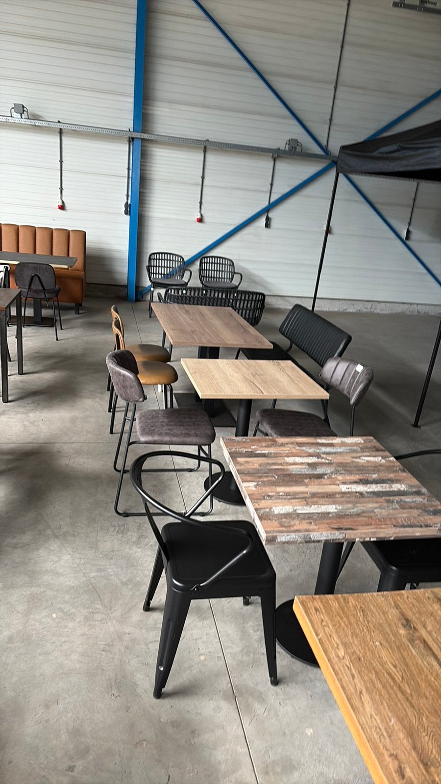 250 stoelen met 30 tafels 68x68 nieuw, Zakelijke goederen, Horeca | Meubilair en Inrichting, Ophalen