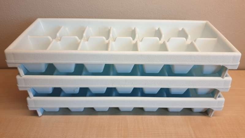 3x 14 ijsblokjes, ijsklontjes vormen, blauw, maten 28x11x4cm, Huis en Inrichting, Ophalen of Verzenden, Gebruikt