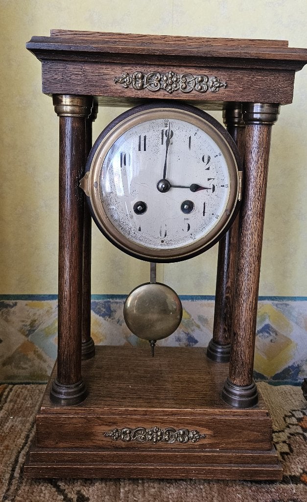Mooie antieke pendule met zuilen / kolompendule, Ophalen