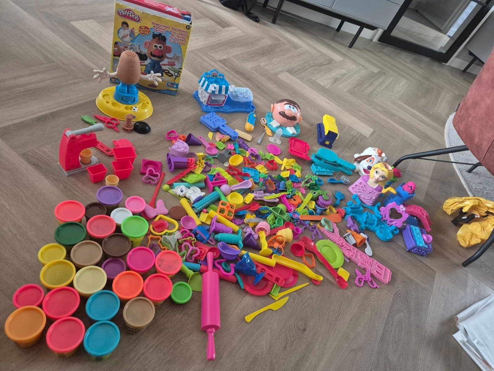 Grote partij Play-Doh klei met veel accessoires, Kinderen en Baby's, Ophalen of Verzenden, Gebruikt, Knutselen