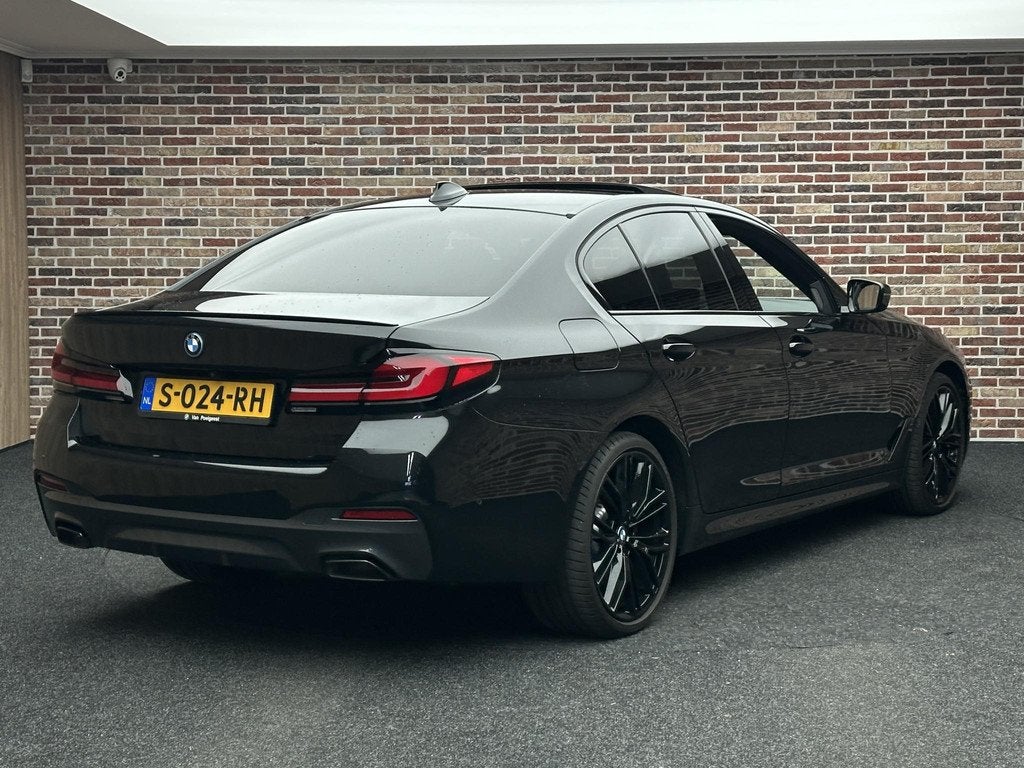 BMW 5-serie 545e xDrive High Executive M Sport Dak Laser Mem, Auto's, BMW, Gebruikt, 394 pk, 2000 kg, Bedrijf