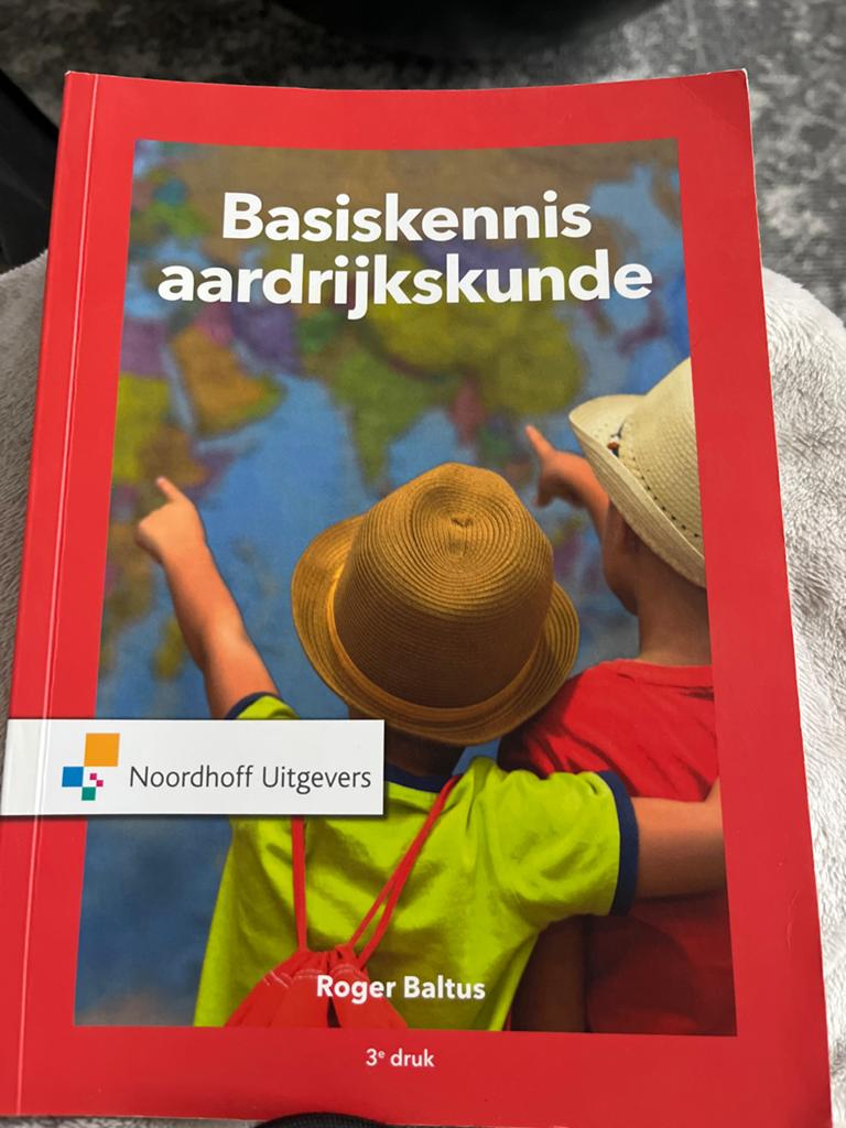 Pabo boek. Basiskennis aardrijkskunde -  (3e druk), Boeken, Ophalen of Verzenden, Gelezen, Overige niveaus, Aardrijkskunde