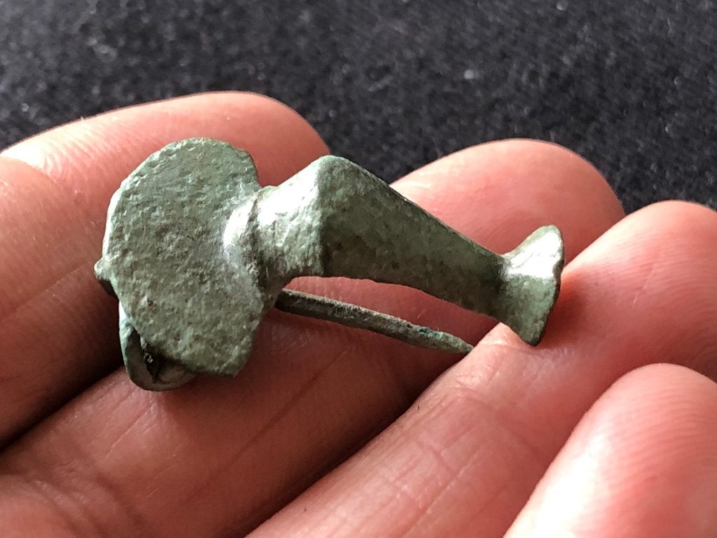 Bodemvondst ROMEINS kraag FIBULA mantelspeld ORIGINELE naald, Ophalen of Verzenden
