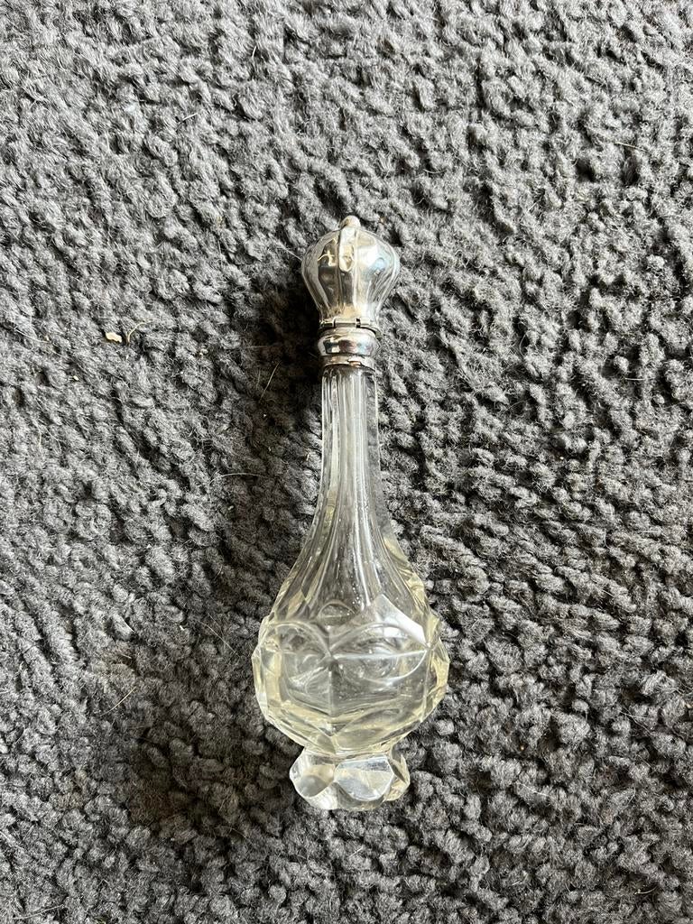 Antiek parfum flesje met zilveren dop, Ophalen of Verzenden