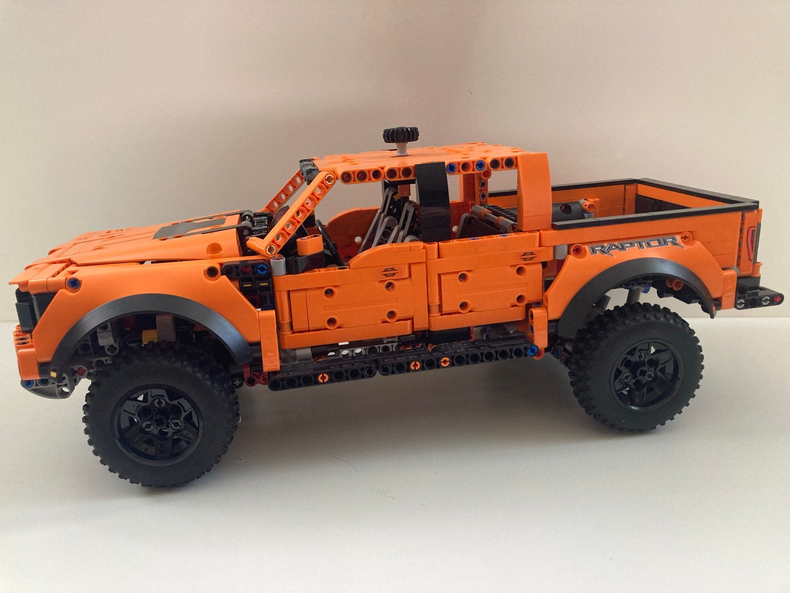 LEGO Technic Ford F-150 Raptor 42126, Ophalen of Verzenden, Zo goed als nieuw