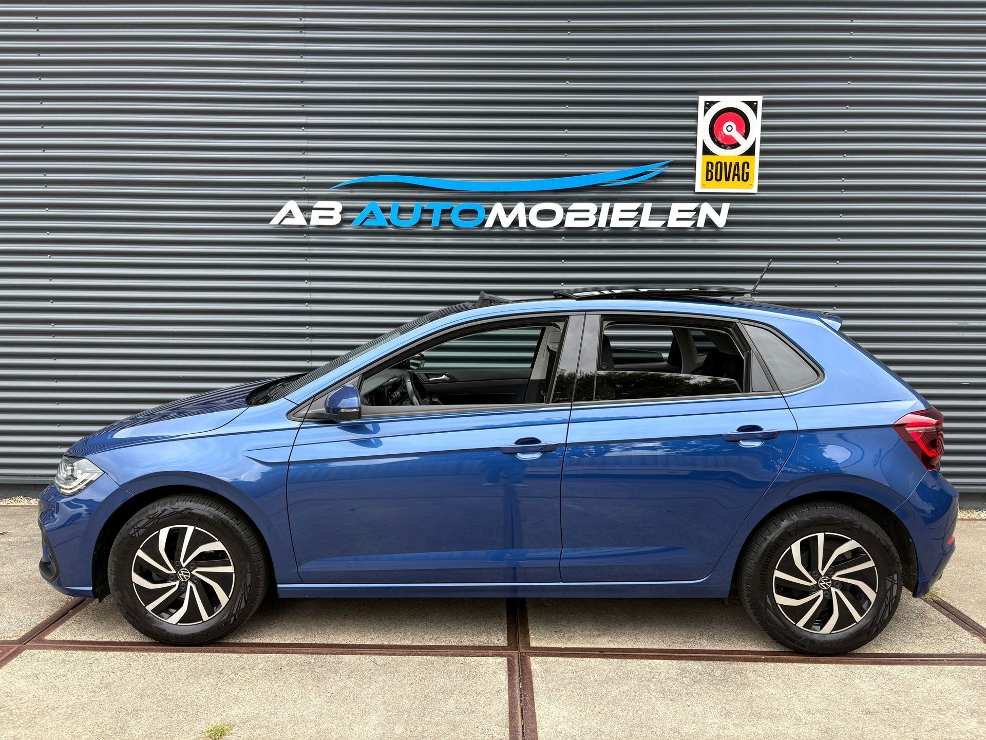 Volkswagen Polo 1.0 TSI Life Business CARPLAY/ NAVI/ PANORAM, Dealer onderhouden, Gebruikt, Euro 6, Met garantie (alle)