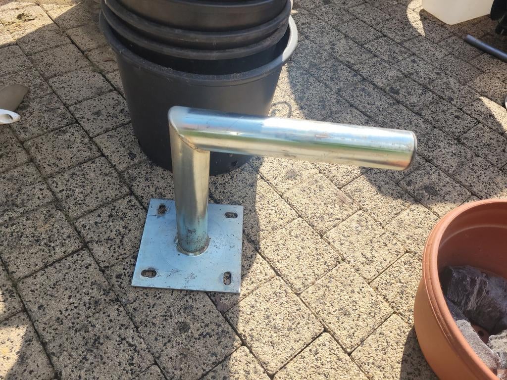 Muurbeugel voor schotelantenne, Ophalen