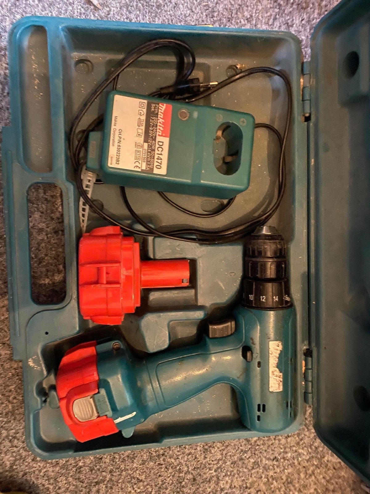 Makita Boor- en Schroefmachine met Oplader en Koffer, Gebruikt, Variabele snelheid, Ophalen of Verzenden, Boor- en Schroefmachine