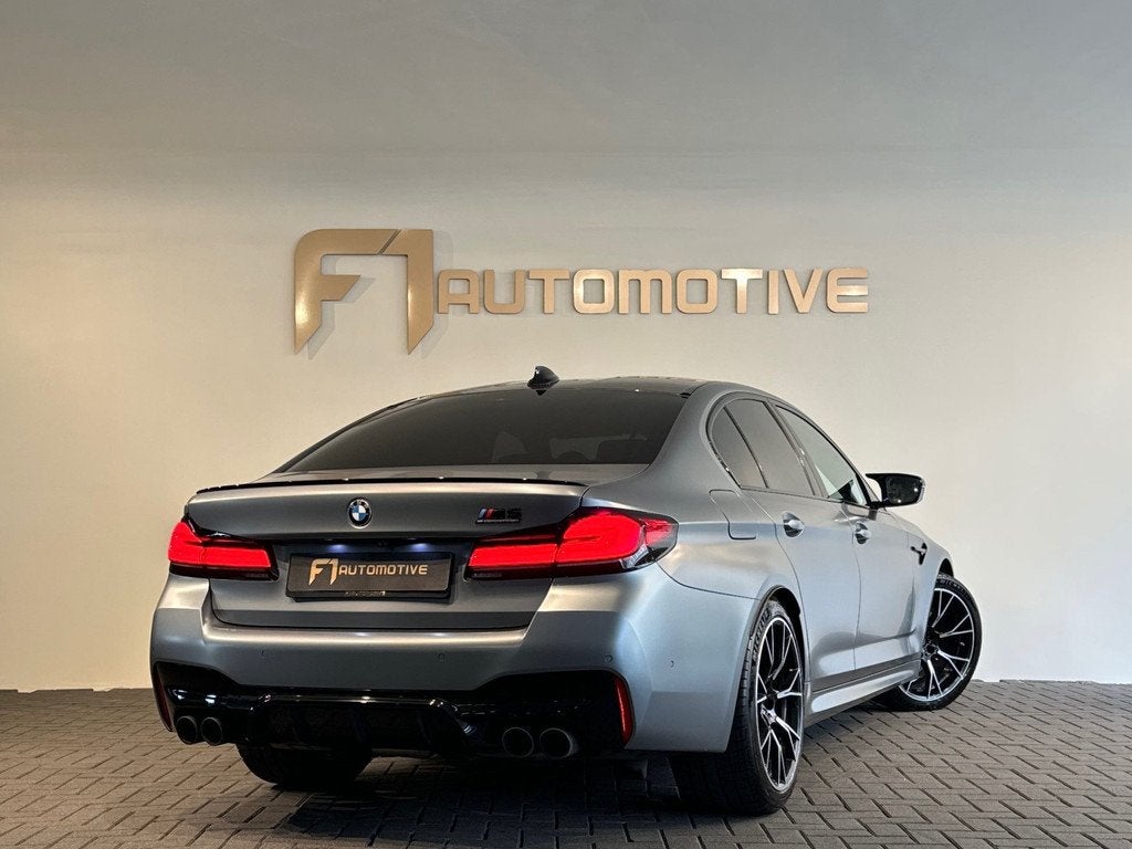 BMW 5-serie M5 Competition Keramisch|Carbon|HuD|B&W|Frozen, Auto's, BMW, Automaat, Gebruikt, 2000 kg, 4395 cc