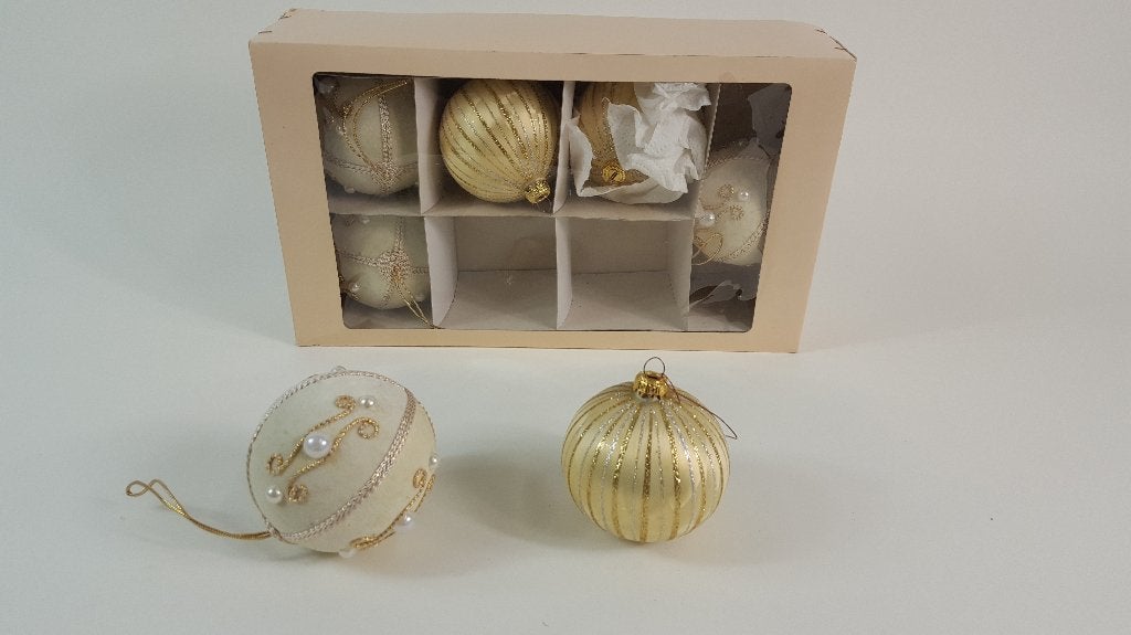 Doosje met 7 gouden en beige kerstballen, 7,5 cm. W1, Tweedehands verkoop, Tweedehands verkoop, Gebruikt, Ophalen of Verzenden