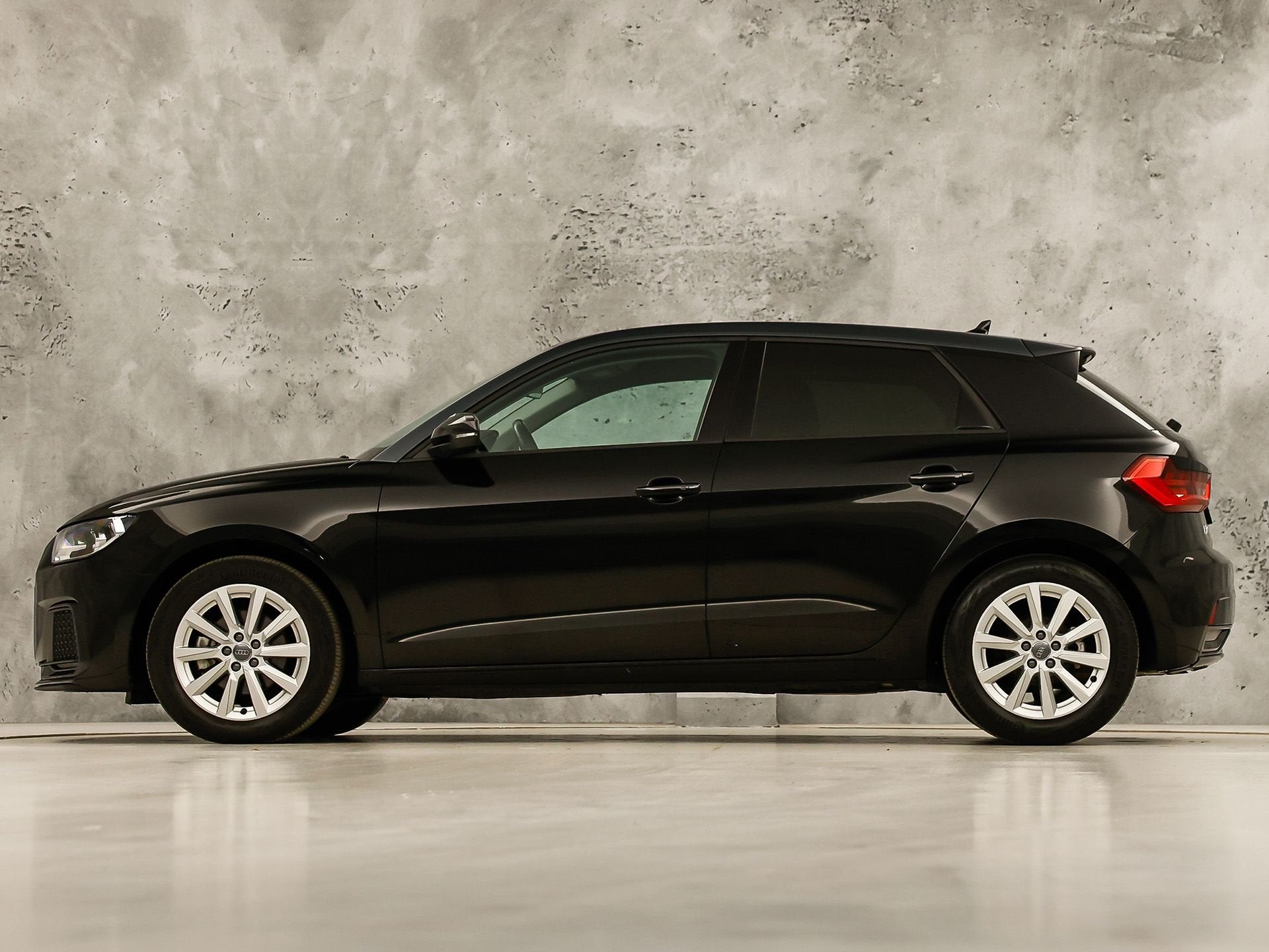 Audi A1 Sportback 30 TFSI Sport Automaat (APPLE CARPLAY, CLI, Auto's, 12 maanden, Stof, 116 pk, Zwart