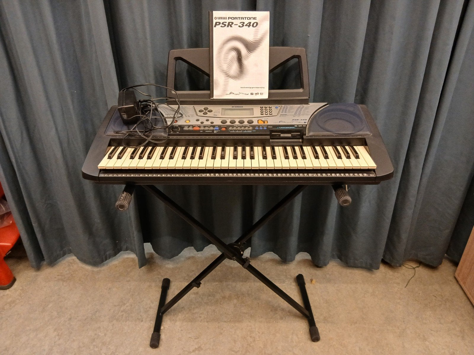 Yamaha PSR-340 keyboard incl standaard, Ophalen, Yamaha, Met standaard, 61 toetsen
