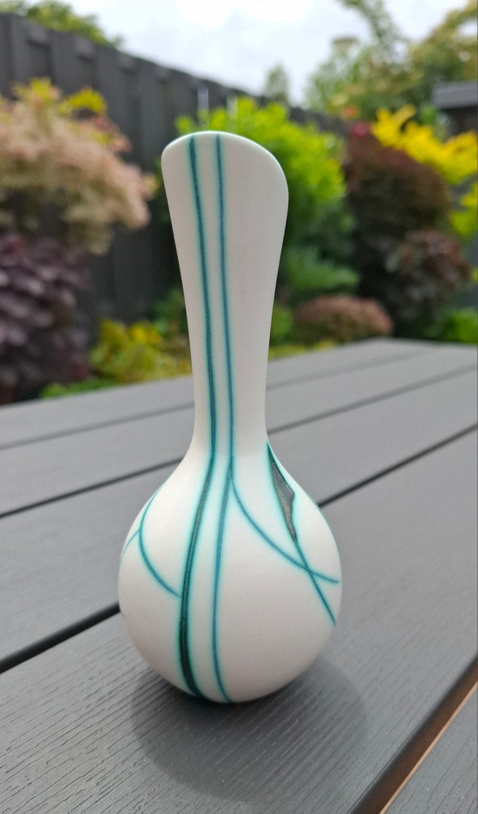Zeldzaam mooi Gouda plateel Flora Liane vaasje, Ophalen of Verzenden