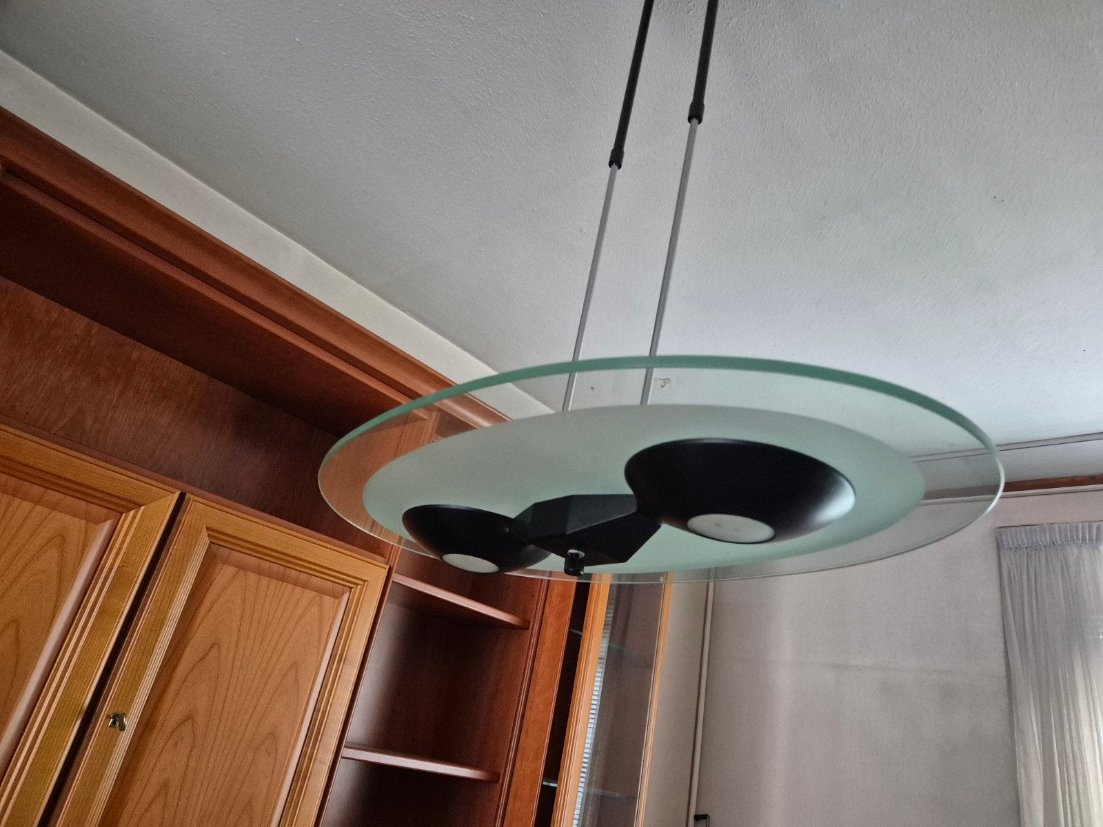 Moderne hanglamp met glazen schijf en zwarte spots, Ophalen, Gebruikt, Overige fittingen, Glas