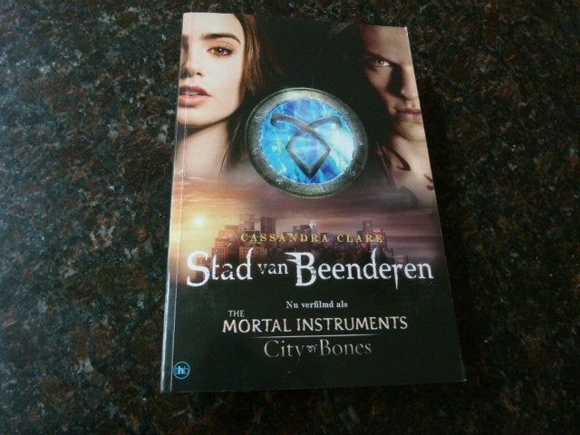 Stad van Beenderen - Cassandra Clare - 9789044340952, Boeken, Ophalen of Verzenden, Zo goed als nieuw, Cassandra Clare