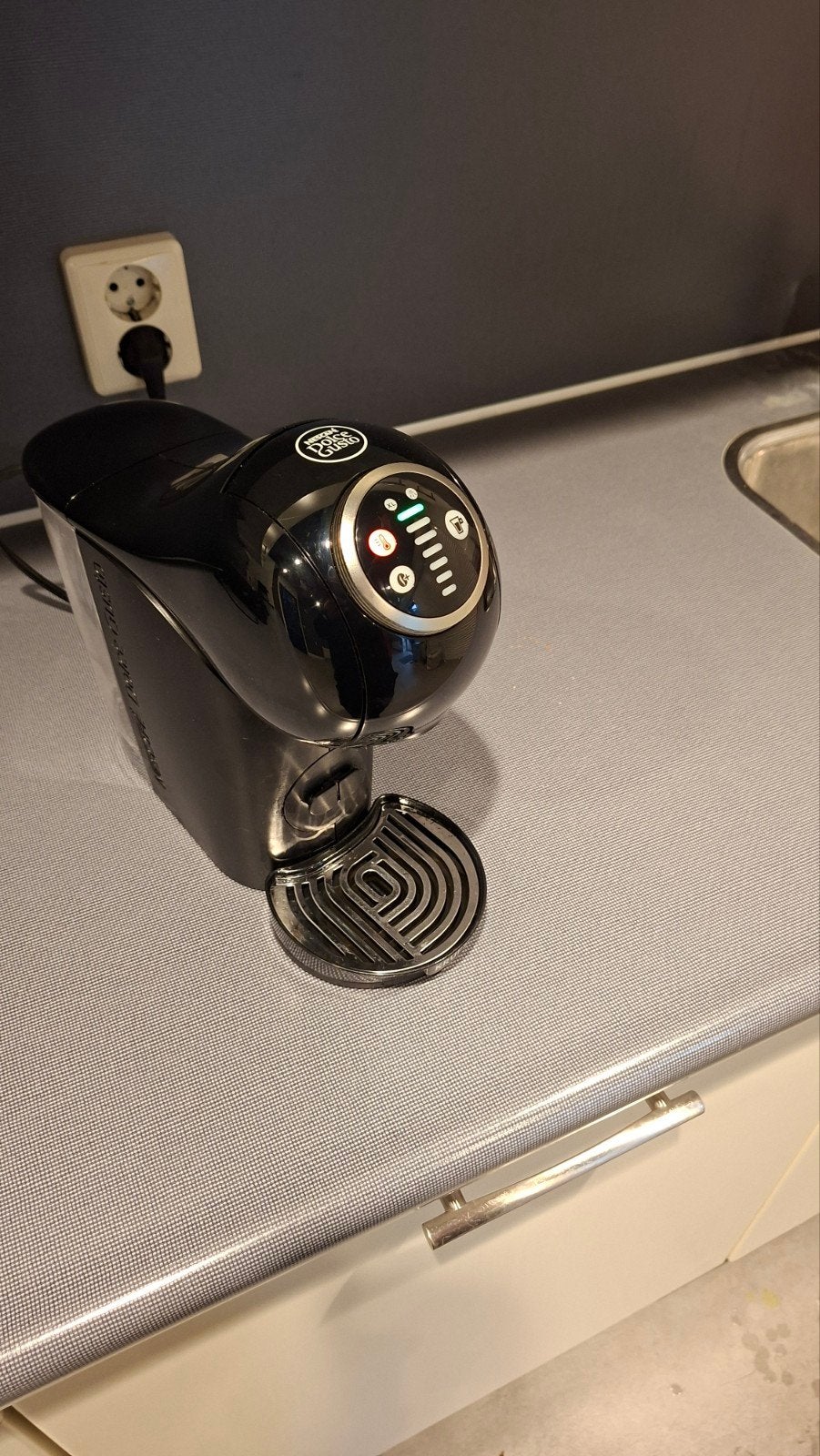 Krups Dolce Gusto Genio S Plus Zwart, Ophalen, Gebruikt, Koffiemachine, Koffiepads en cups
