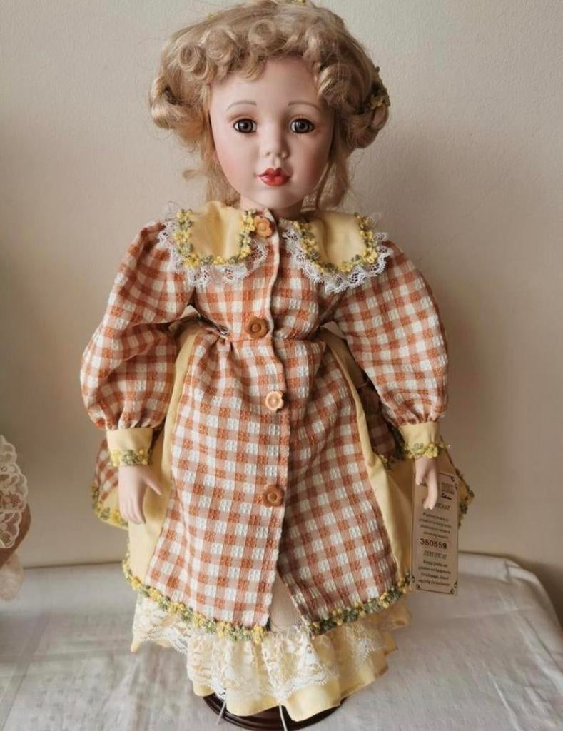 Porseleinen handgemaakt classic doll collection 350559, Verzamelen, Poppen, Ophalen of Verzenden, Zo goed als nieuw, Pop, Levensecht of Reborn
