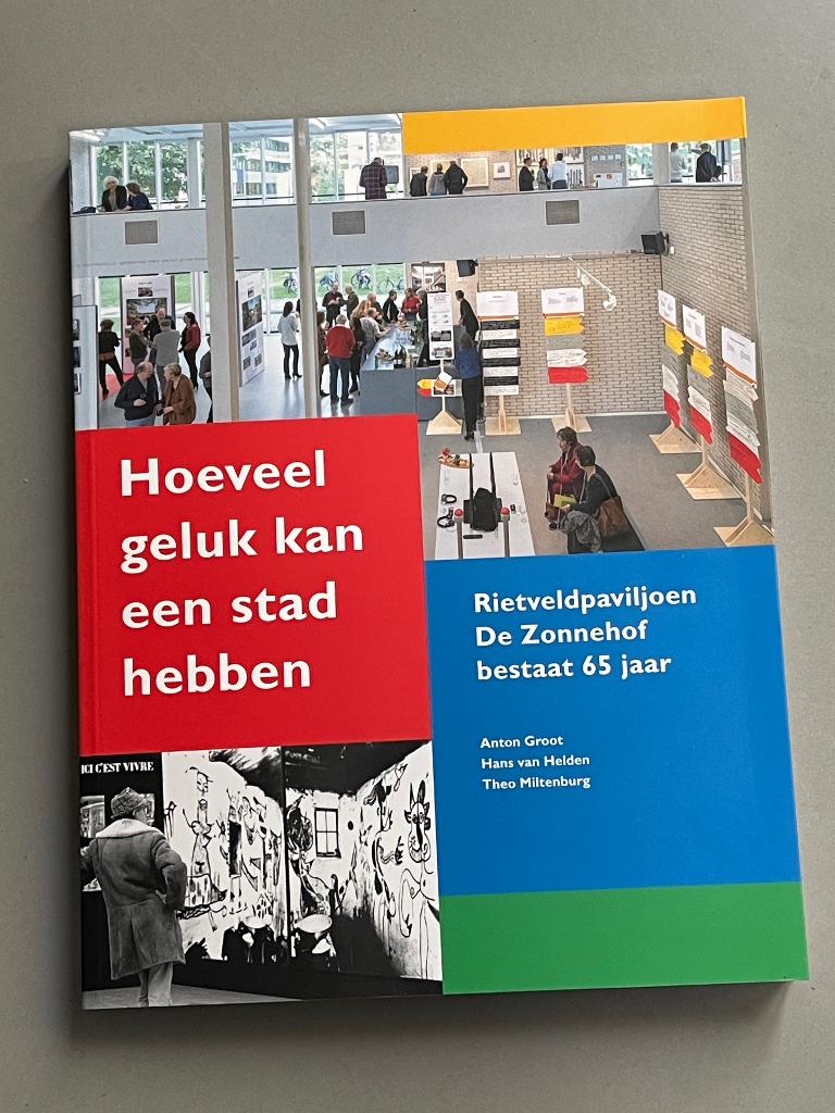 Hoeveel geluk kan een stad hebben  65 jaar Rietveldpaviljoen, Ophalen of Verzenden, 20e eeuw of later, Nieuw