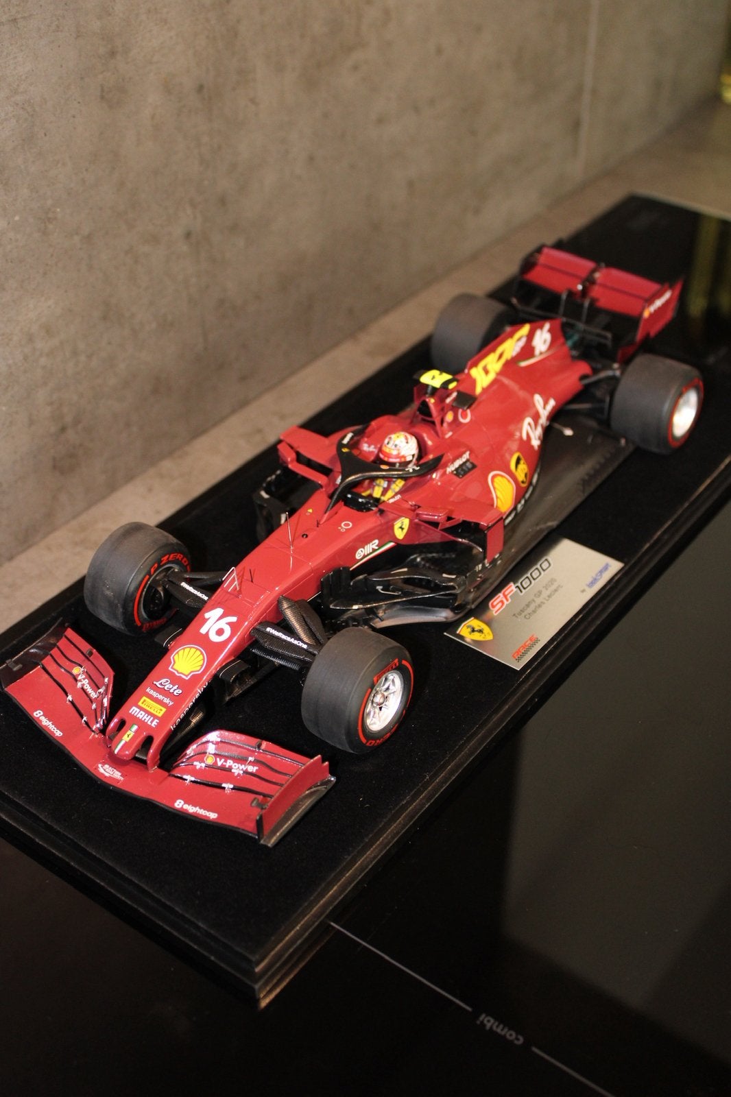 Looksmart Ferrari SF1000 Charles Leclerc Tuscany 2020 1:18, Ophalen of Verzenden, Zo goed als nieuw, Auto, Overige merken