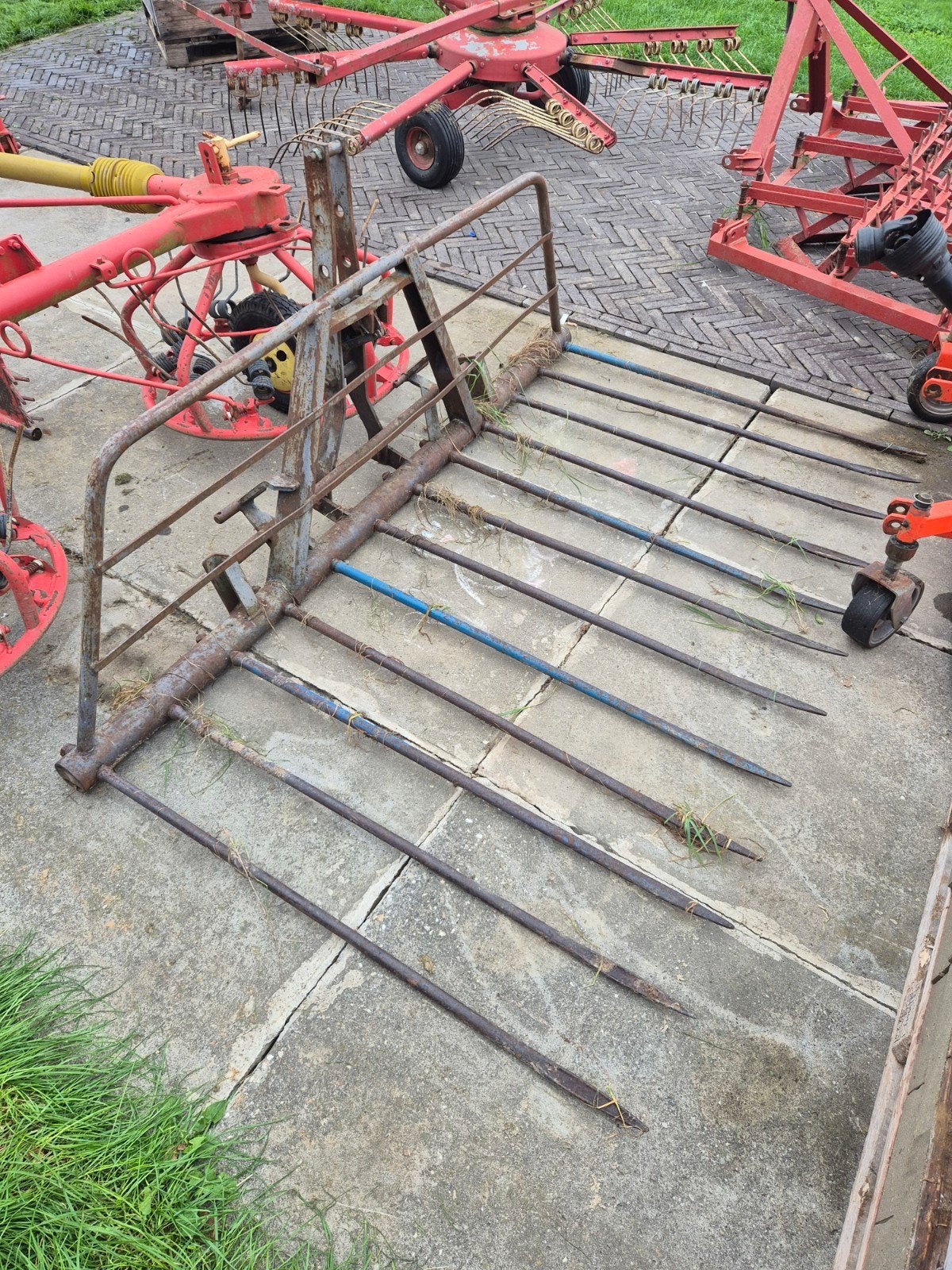 Mestriek/grasvork 230cm breed met kiepfunctie, Ophalen