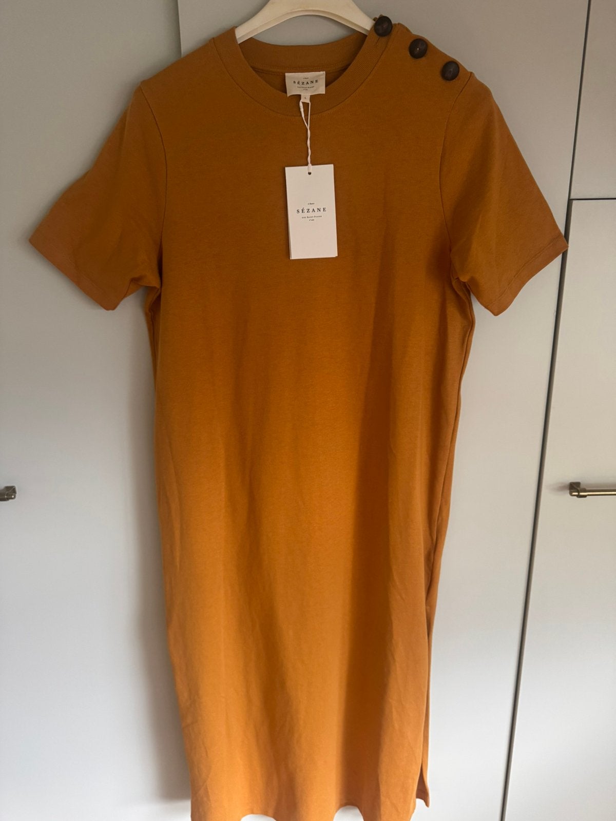 Sezane jurk Emy (L), Geel, Maat 42/44 (L), Nieuw, Ophalen of Verzenden