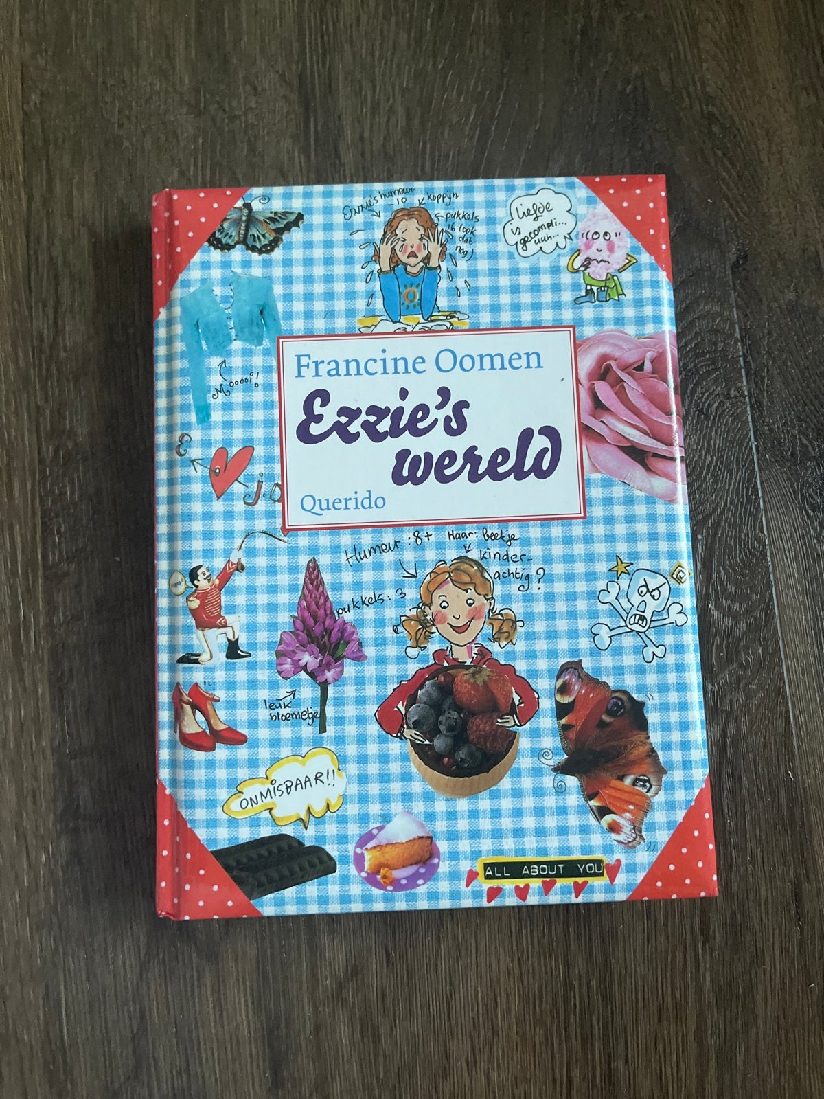 Ezzie's wereld - Francine Oomen (Querido), Boeken, Ophalen of Verzenden, Zo goed als nieuw, Fictie