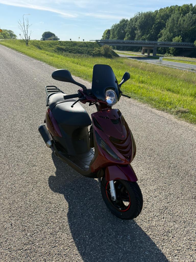 Zip iget 80cc, Fietsen en Brommers, Scooters | Piaggio, Maximaal 45 km/u, Zip, Ophalen of Verzenden, Zo goed als nieuw