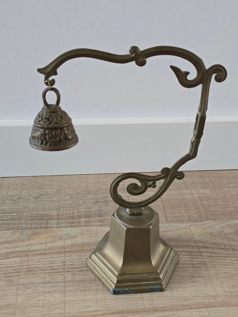 Antieke koperen hotel /balie bel in zeer
mooie staat €49 !, Antiek en Kunst, Ophalen of Verzenden
