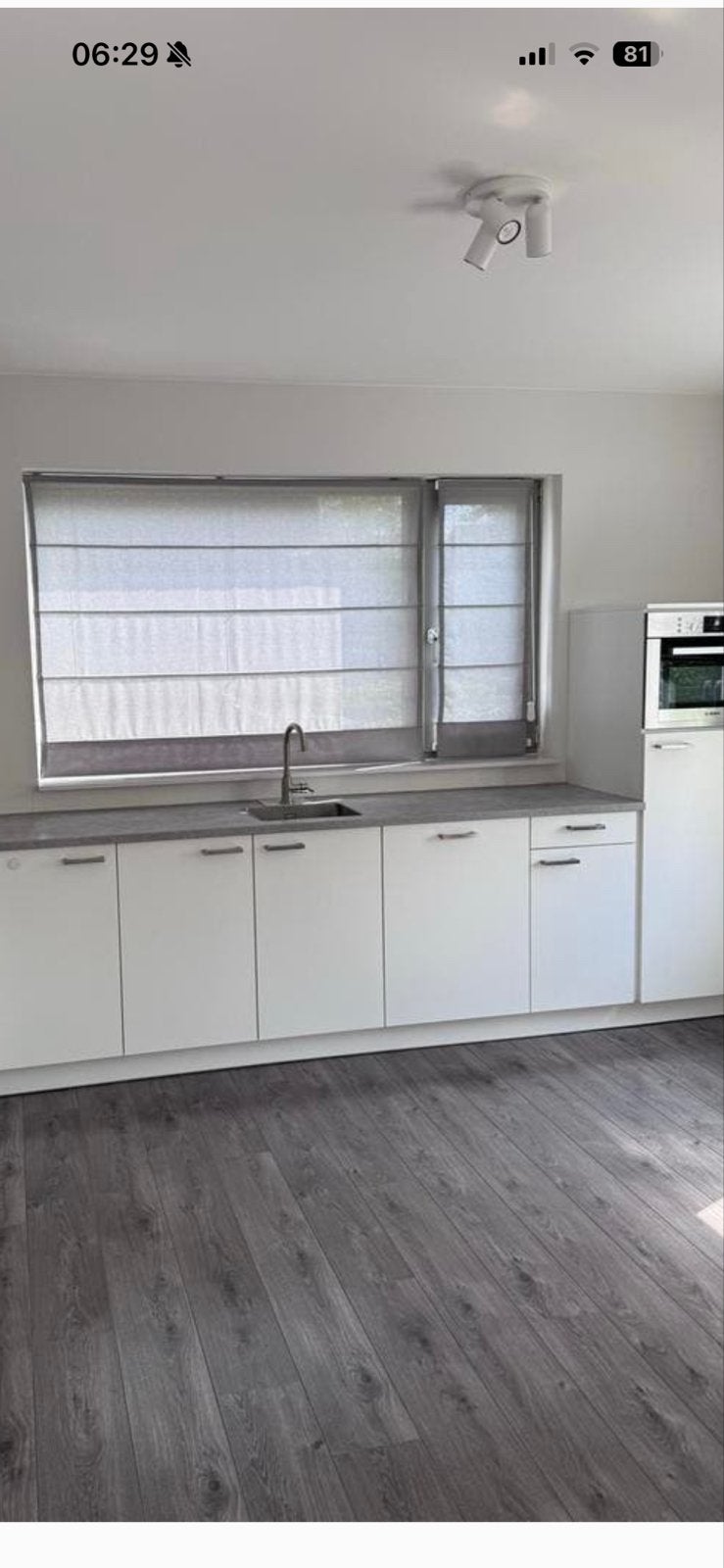 Moderne witte keuken merk DAS met wastafel en kraan, Huis en Inrichting, Keuken | Complete keukens, Ophalen, Gebruikt, Wit, Enkelwandige keuken