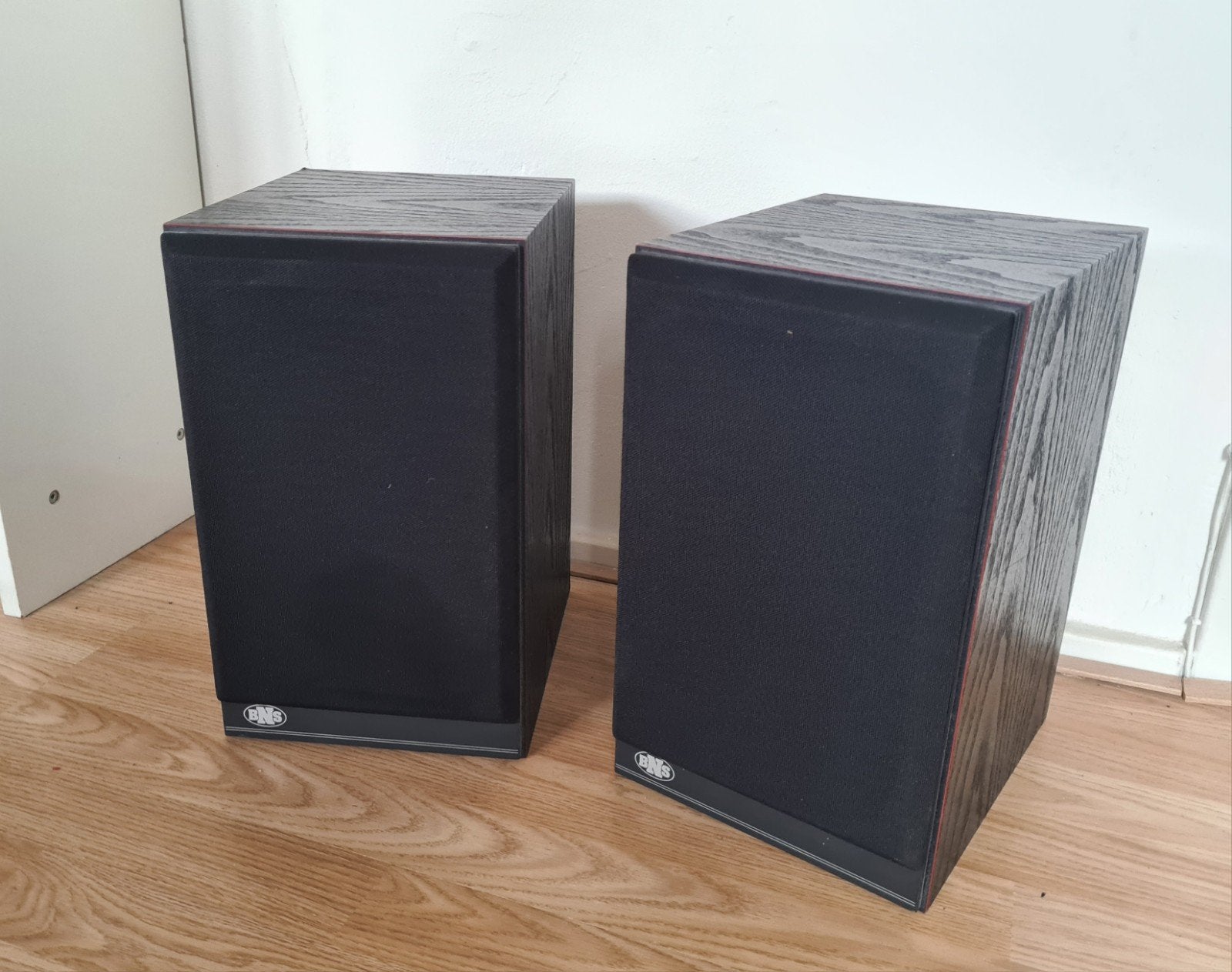 BNS E14 70 watt boekenplank luidsprekers / speakers