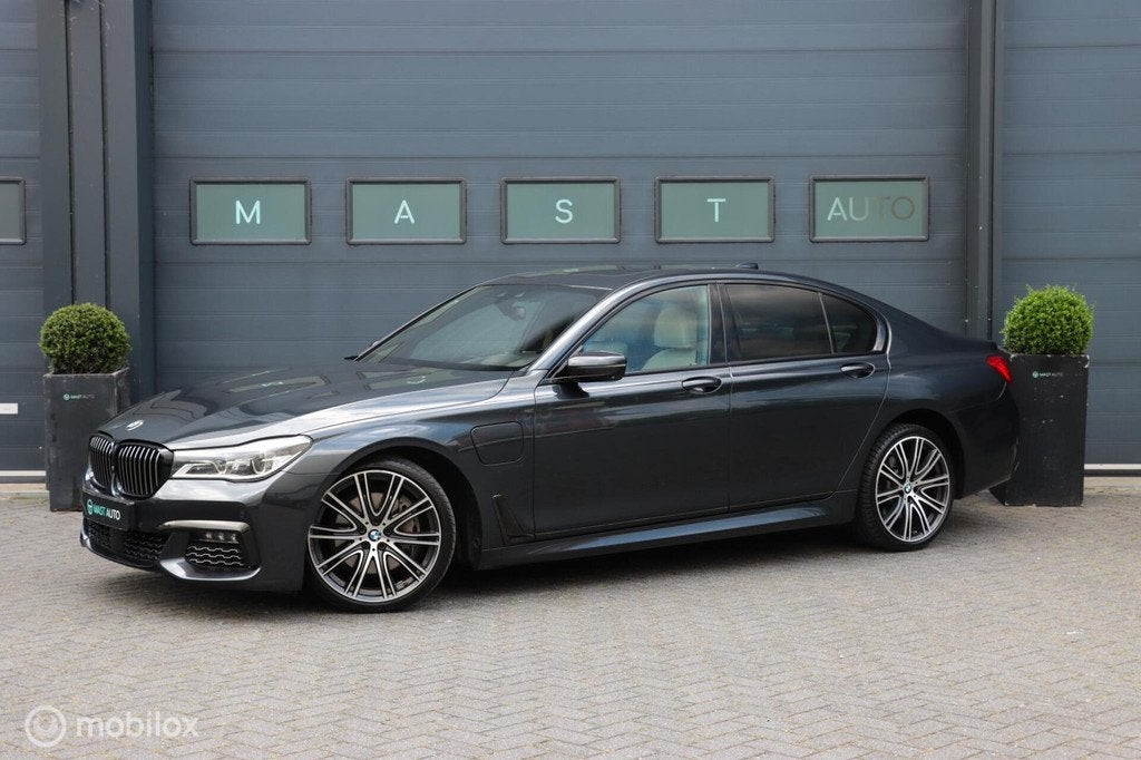 BMW 7-serie 740e iPerformance High Executive|HUD|H&K|Massage, Auto's, BMW, Automaat, 1998 cc, Achterwielaandrijving, Gebruikt