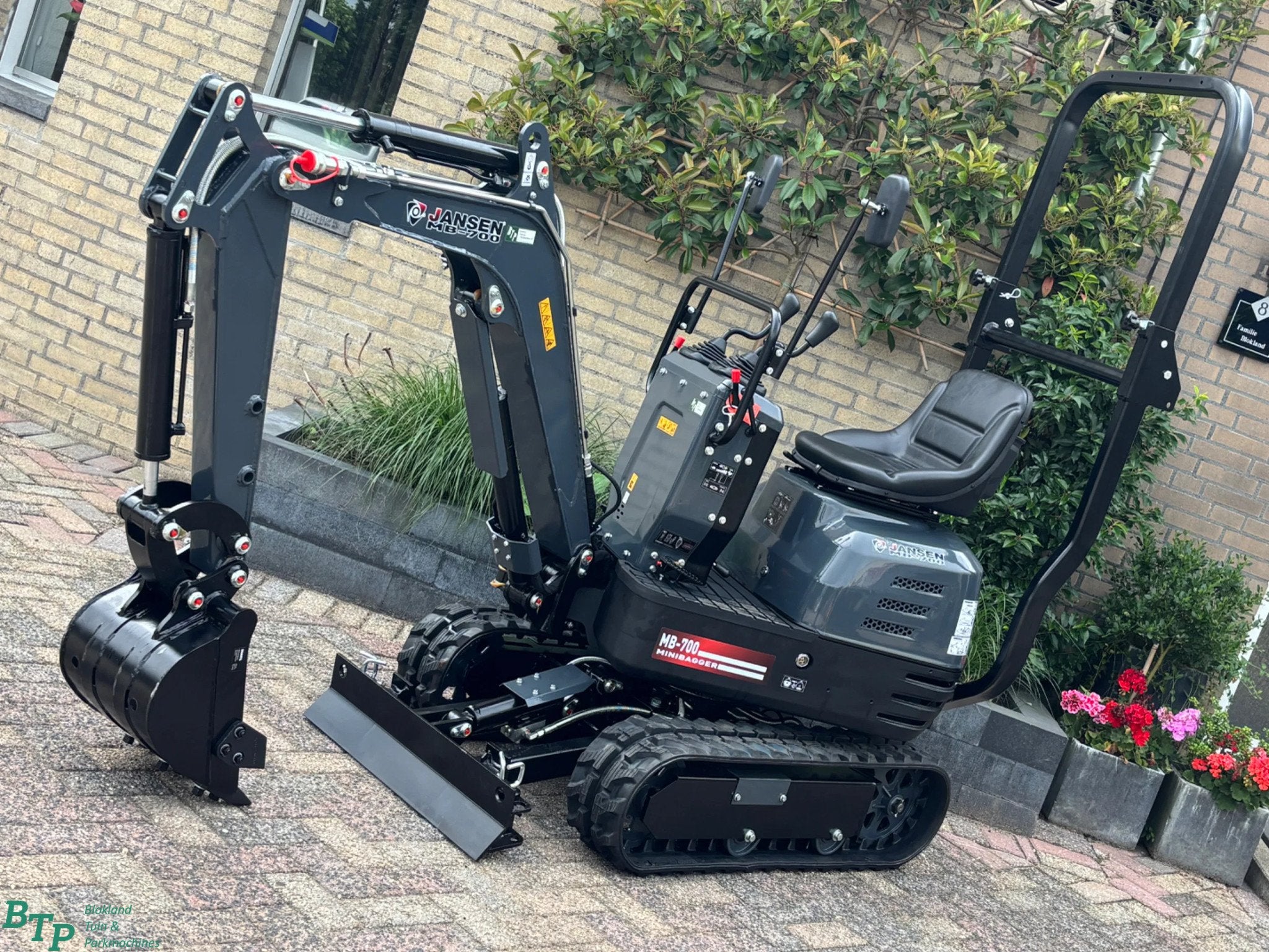 JANSEN MB-700 minigraver graafmachine incl bakken (bj 2026), Zakelijke goederen, Machines en Bouw | Kranen en Graafmachines, Graafmachine