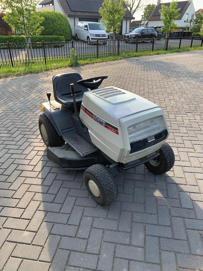 White lt13 zitmaaier opknapper, Ophalen, Gebruikt, Briggs & Stratton, Versnellingen