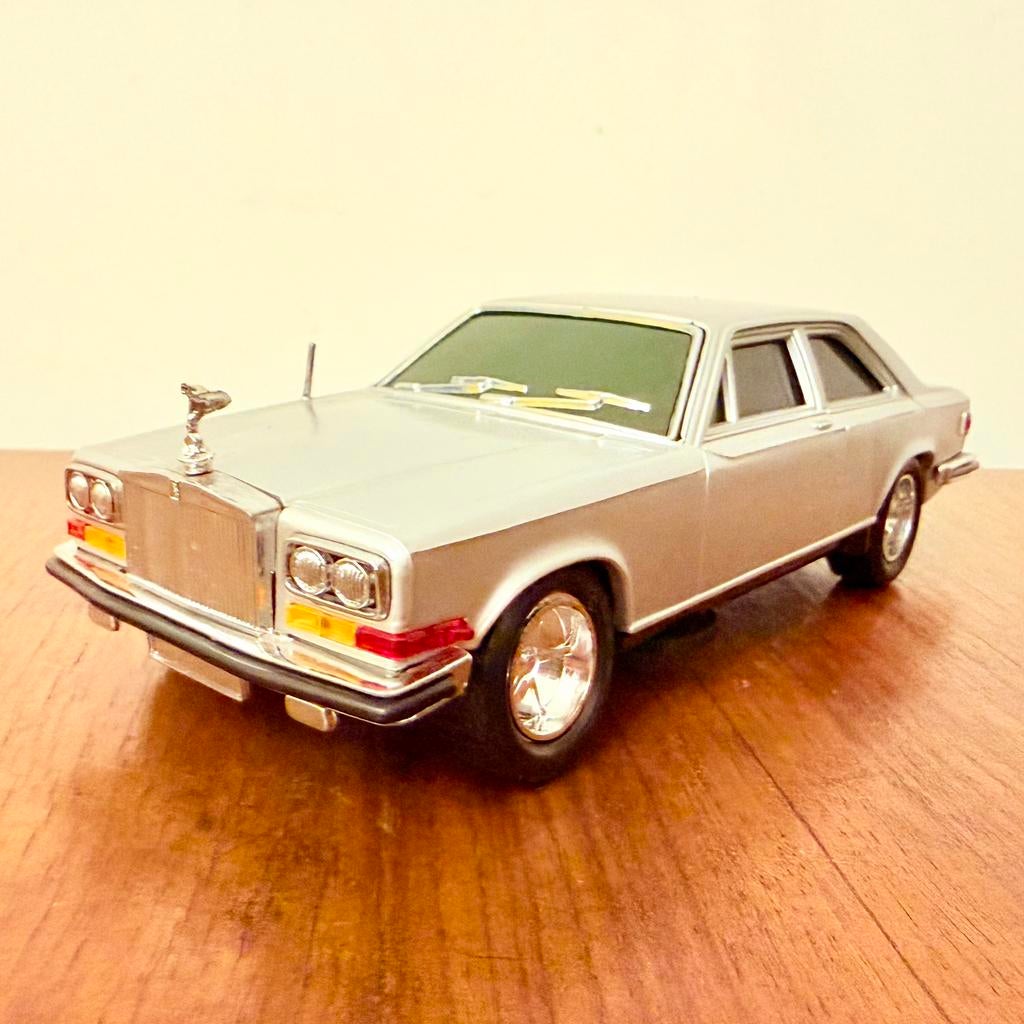 VINTAGE NOVELTY RADIO ROLLS ROYCE PHANTOM II 1974 TRANSISTOR, Antiek en Kunst, Verzenden