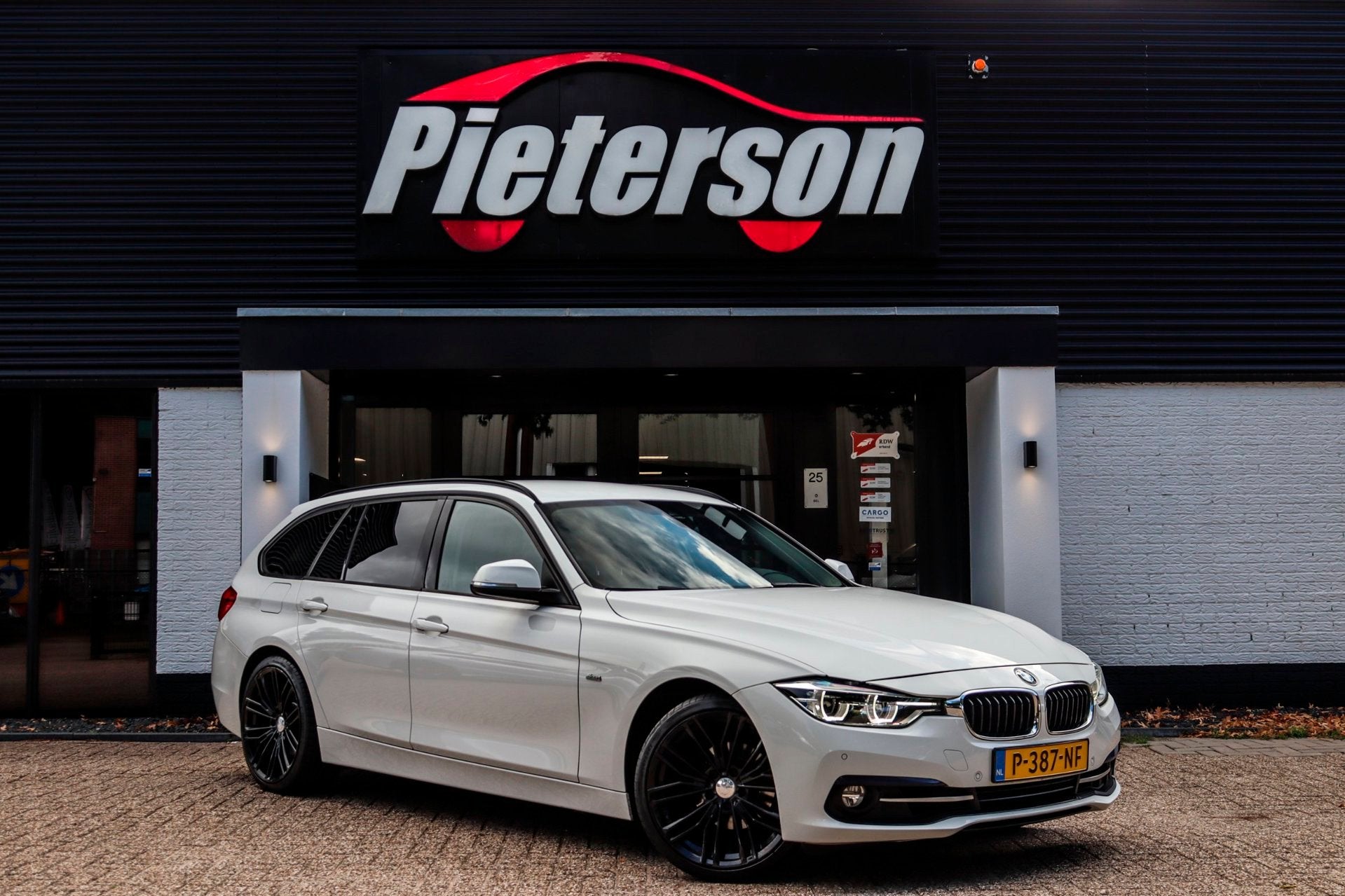 BMW 3-serie Touring 318i Sport Line FACELIFT CLIMA STOELVER, Automaat, Gebruikt, 1465 kg, Wit