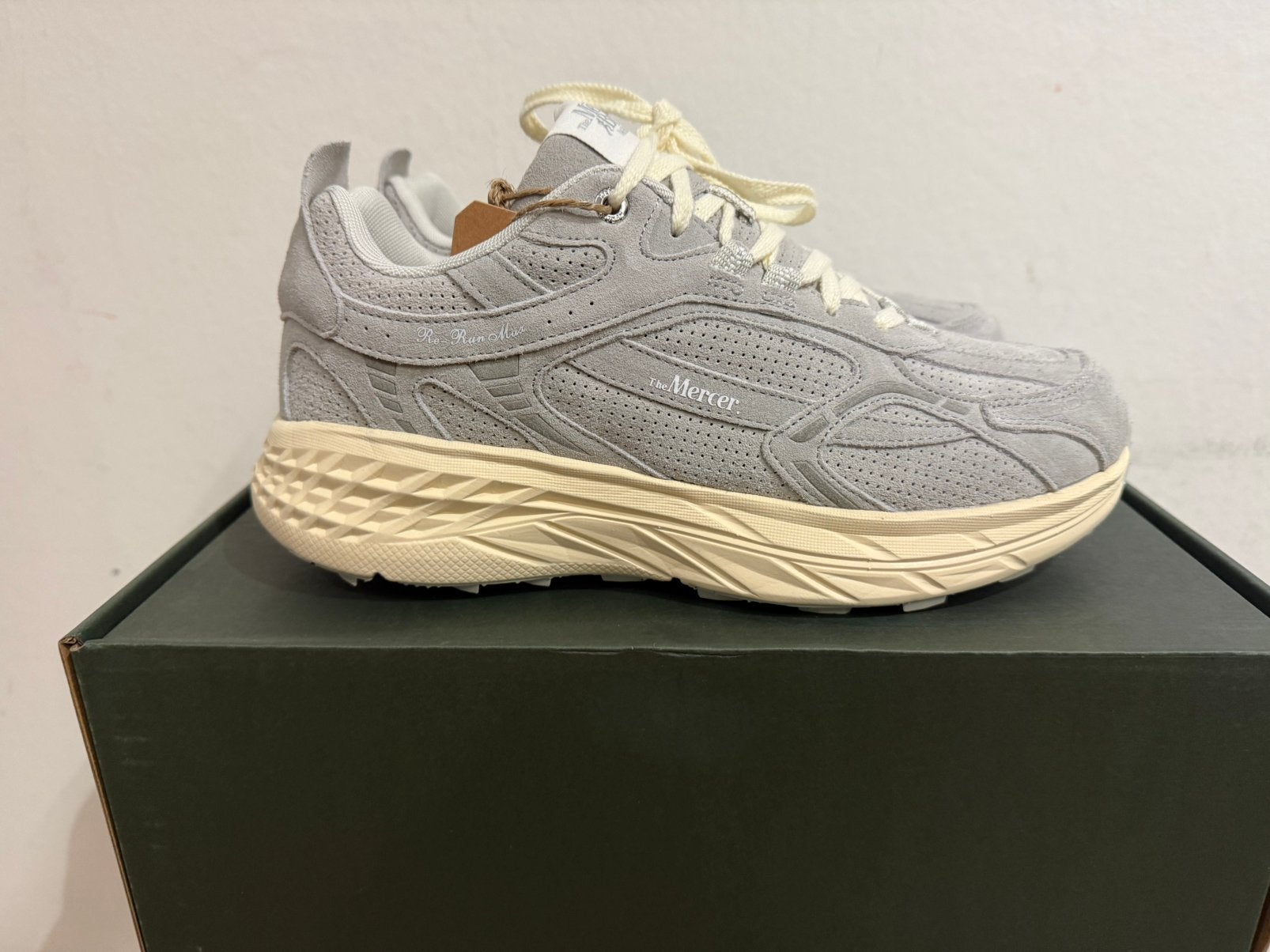 Te koop nieuwe Mercer Re Run Max Perforated Light Grey, Postlaan 3, Overige kleuren, Mercer, Nieuw
