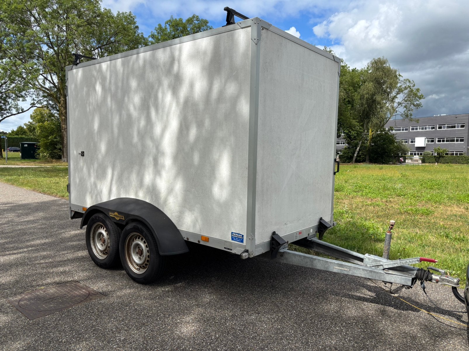 Humbaur Gesloten Aanhanger Tandemas – Banden in Nieuwstaat!, Auto diversen, Aanhangers en Bagagewagens, Ophalen, Gebruikt