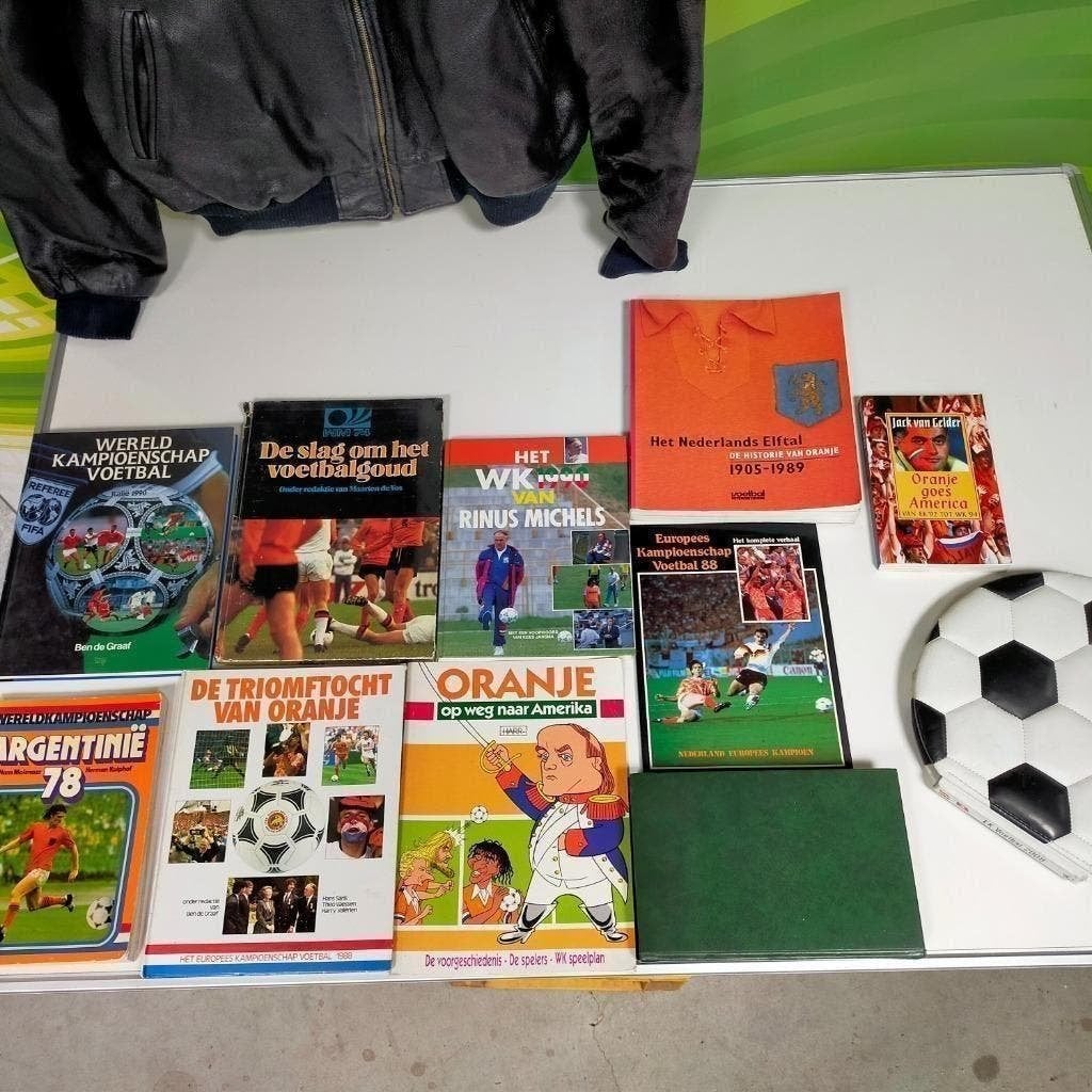 Voetbal boeken 1905-`74-`78 -`88-`90-`92-`08-, Ophalen, Gebruikt, Overige binnenlandse clubs, Boek of Tijdschrift