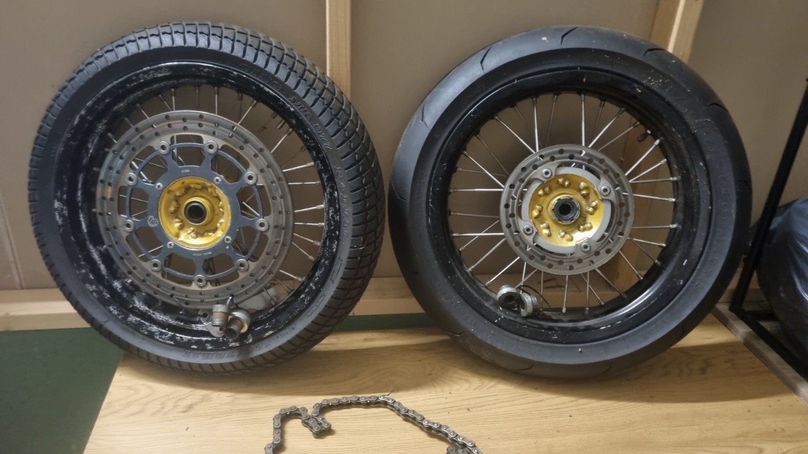 suzuki Drz 400. sm wielen en banden., Ophalen, Gebruikt