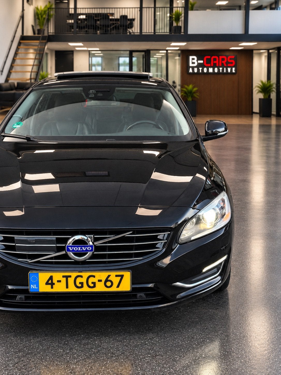 Volvo V60 2.4 D6 AWD Plug-In Hybrid Summum LEER|PANO|NAVI|XE, Automaat, Vierwielaandrijving, 212 €/maand, Te koop