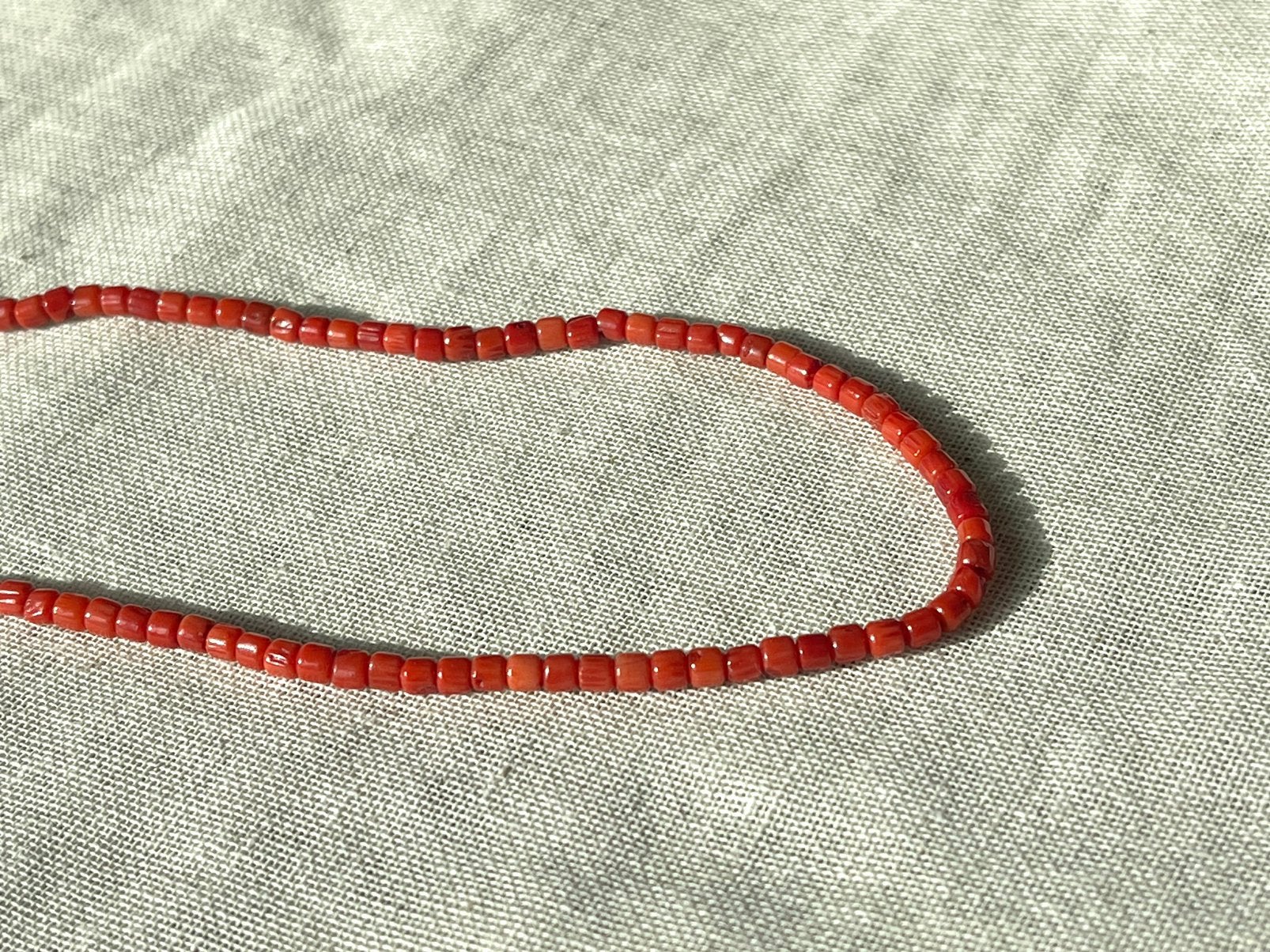 Rode Bamboo Koraal Kralen Ketting, Sieraden, Tassen en Uiterlijk, Ophalen of Verzenden, Nieuw, Rood, Zilver