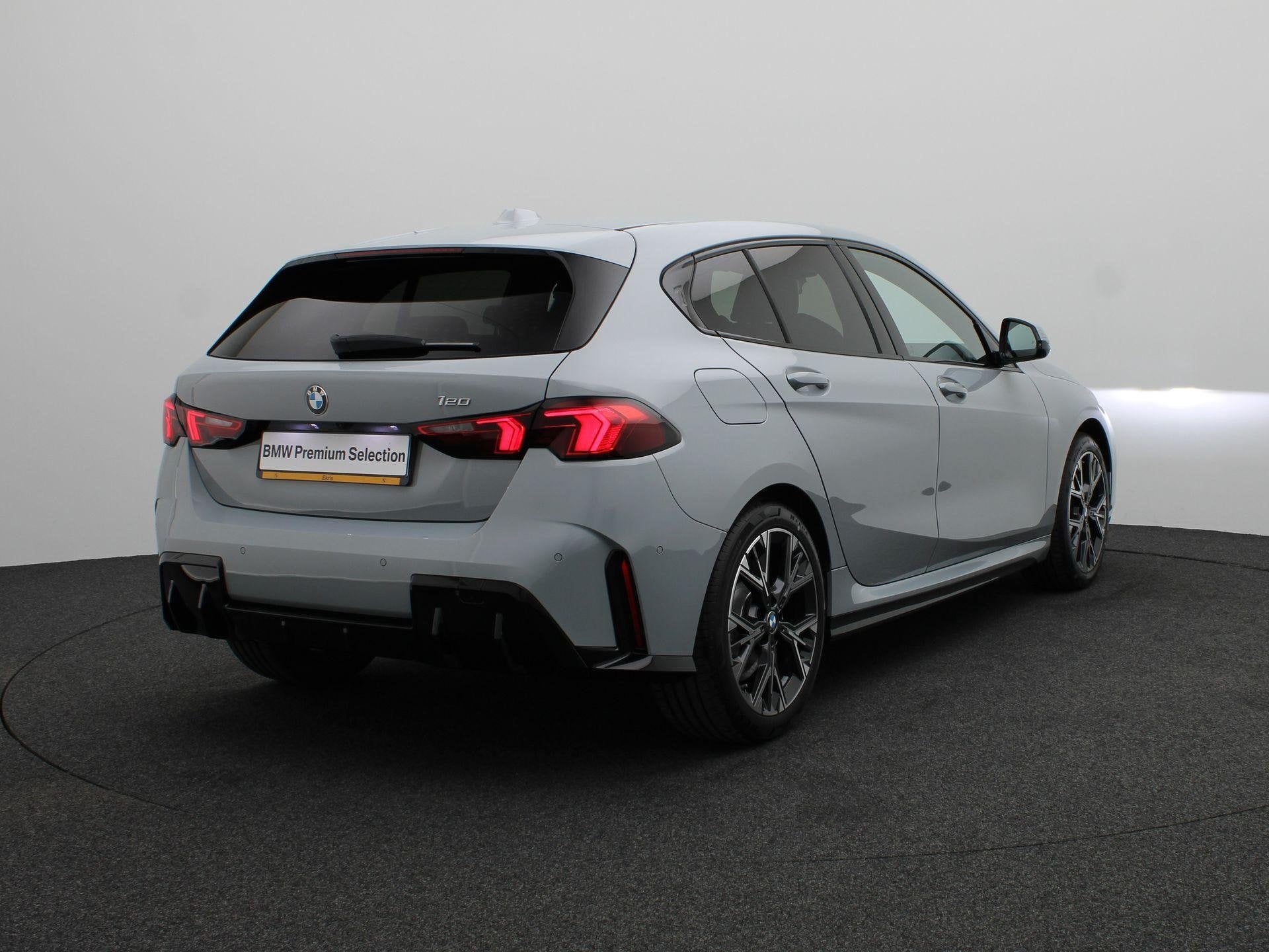 BMW 1 Serie 120 M Sport Design Edition | Stuurwielrand Verwa, Stof, Met garantie (alle), Bedrijf, 19 km/l