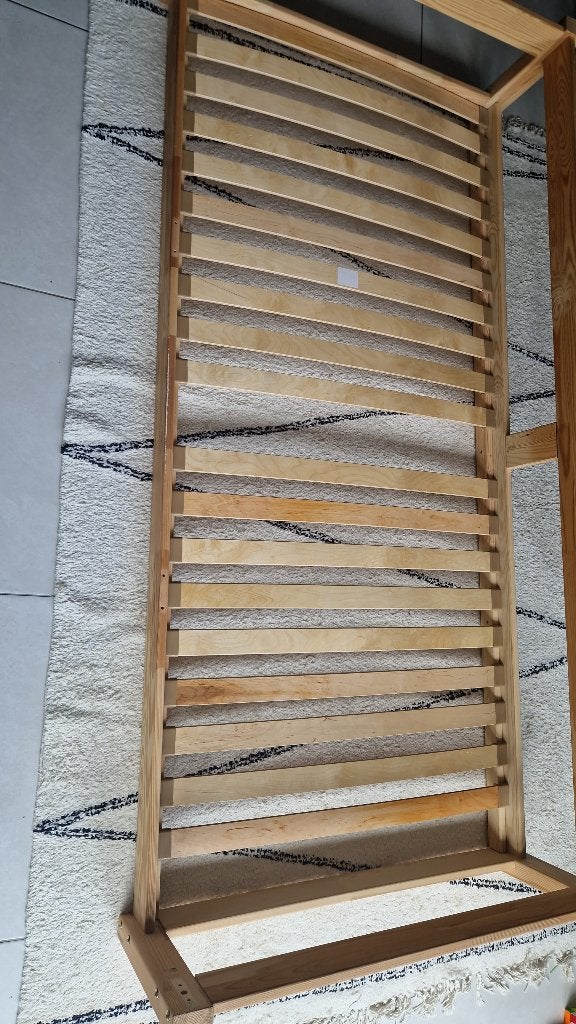 GRATIS: Houten Montessori Vloerbed / Kinderbed (2mx0.9m), Ophalen, 85 tot 100 cm, Gebruikt, Lattenbodem