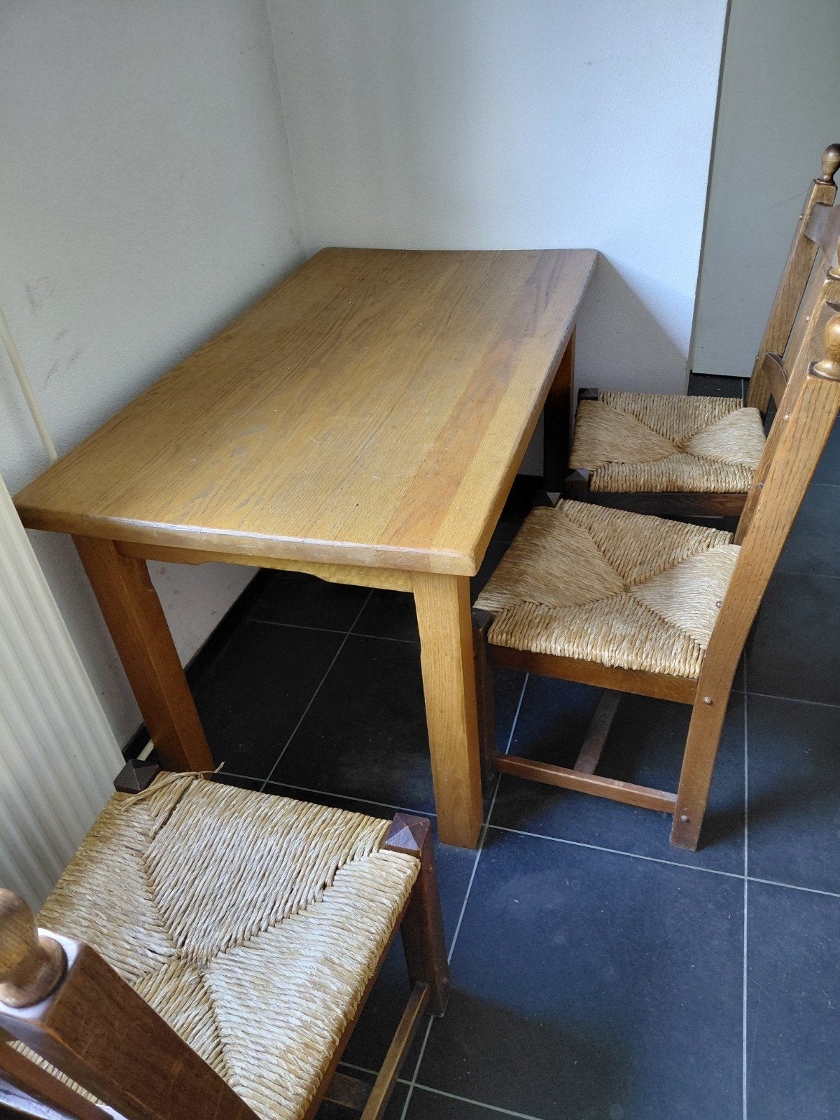 Massief eiken tafel met 4 stoelen - Gratis, Huis en Inrichting, Tafels | Eettafels, Ophalen, Gebruikt, 100 tot 150 cm, Eikenhout