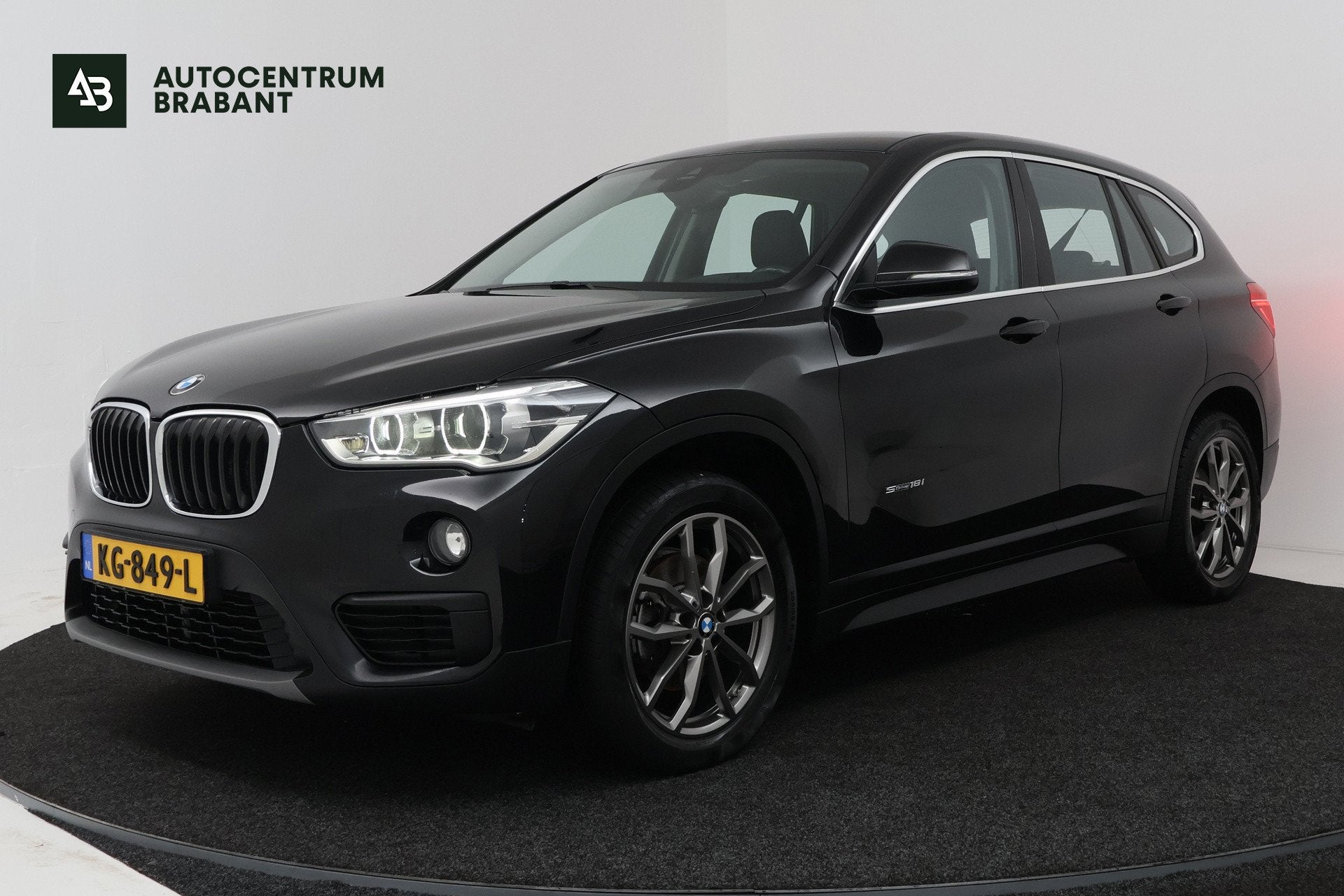 BMW X1 SDrive18i Centennial Executive (CAMERA, NAVIGATIE, HE, Auto's, 136 pk, Gebruikt, Zwart, Handgeschakeld