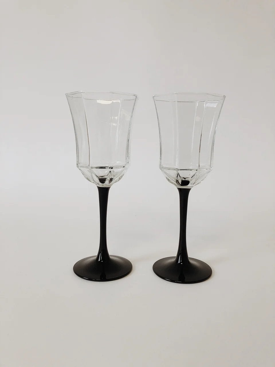 SET VAN 2 VINTAGE GLAZEN, ZWARTE VOET | LUMINARC FRANCE, Verzamelen, Glas en Borrelglaasjes, -, -, Overige typen, Ophalen of Verzenden