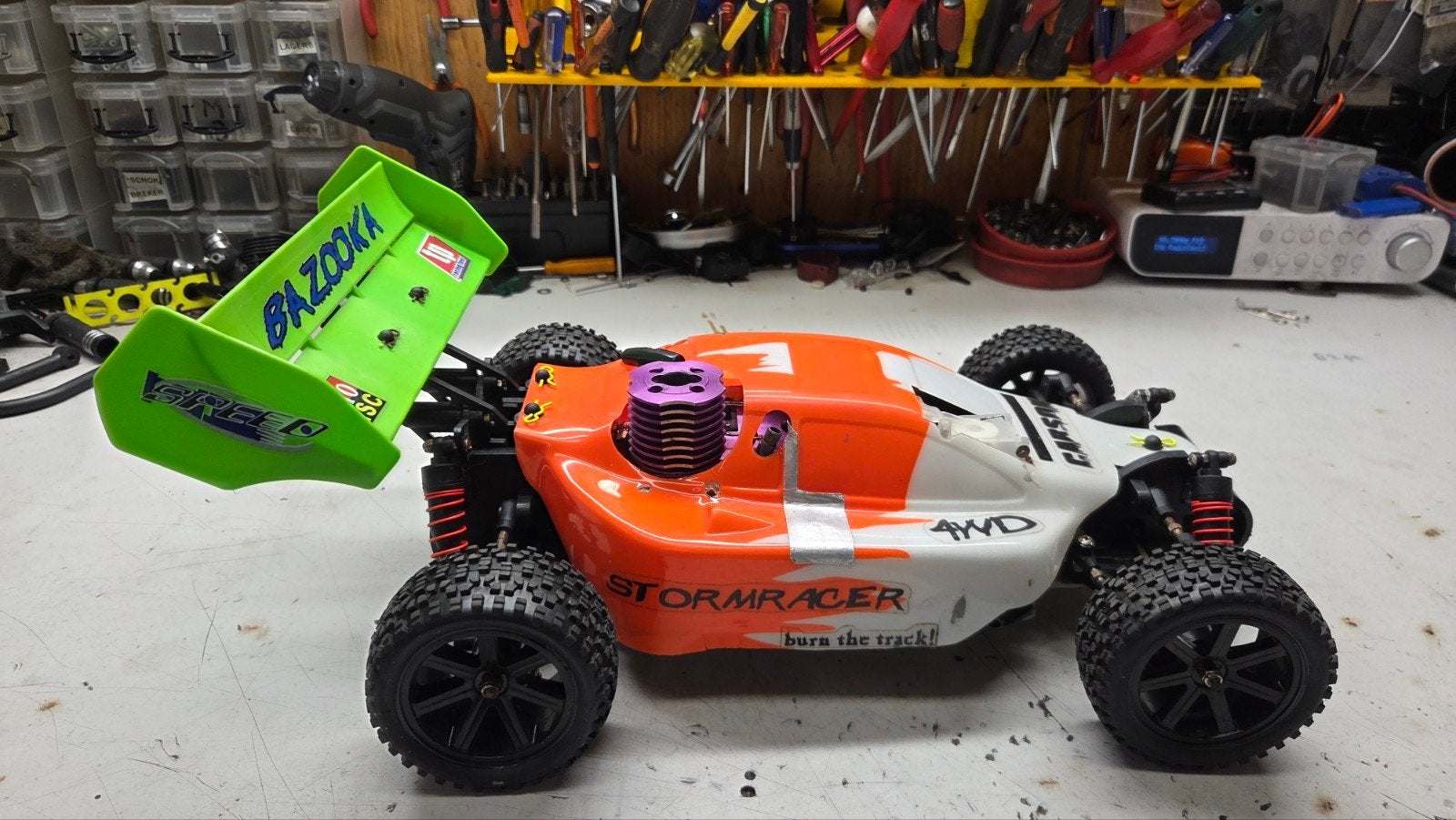 Te koop leuke carson stormracer, Ophalen of Verzenden, Zo goed als nieuw, Overige schalen, Auto offroad