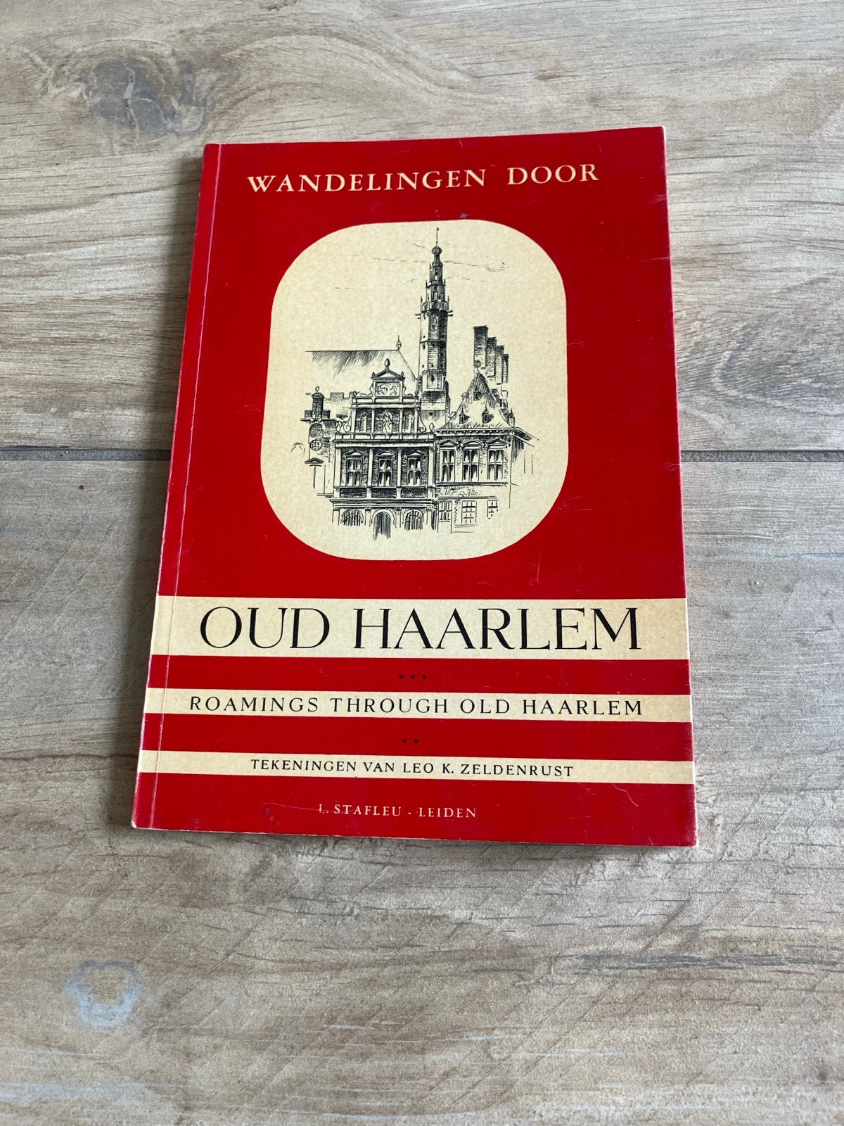 Wandelingen door Oud Haarlem - Leo K. Zeldenrust, Ophalen of Verzenden, 20e eeuw of later, Gelezen